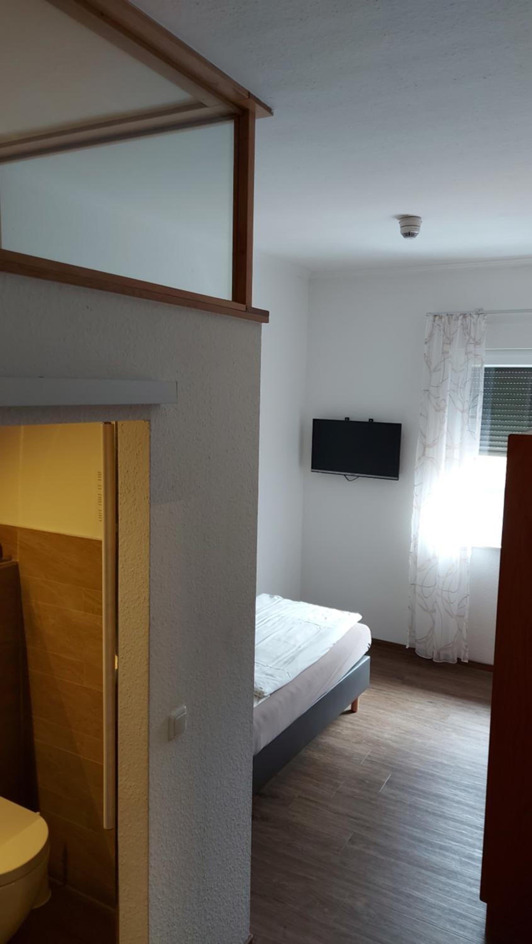 Single Room with Bathroom photo 1