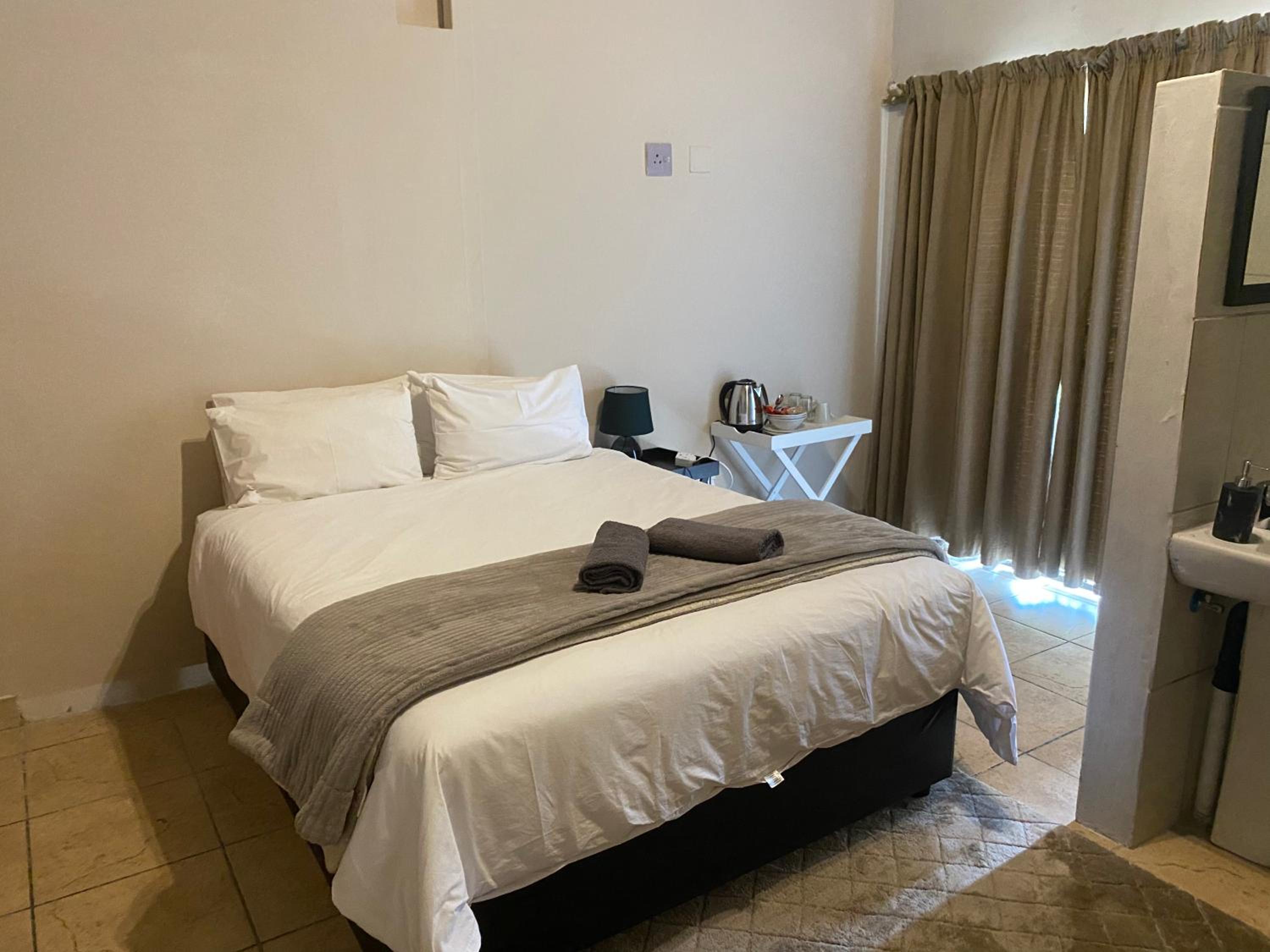 Small Double Room photo 1
