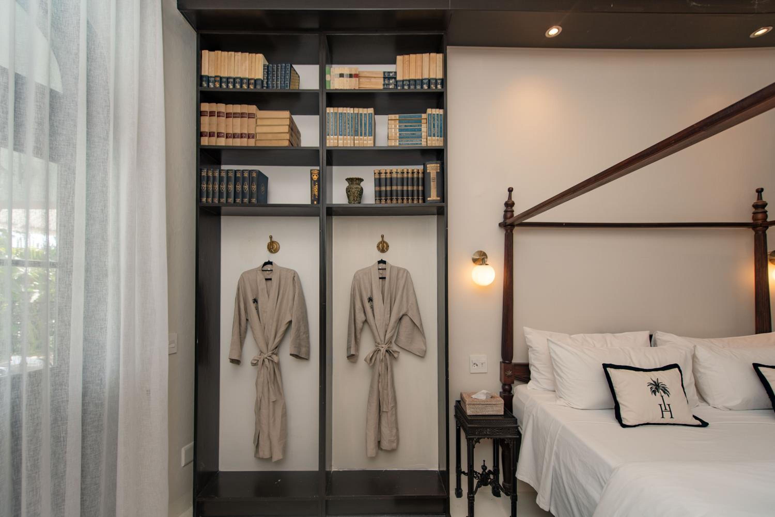 King Suite with Pool View - Photo 5