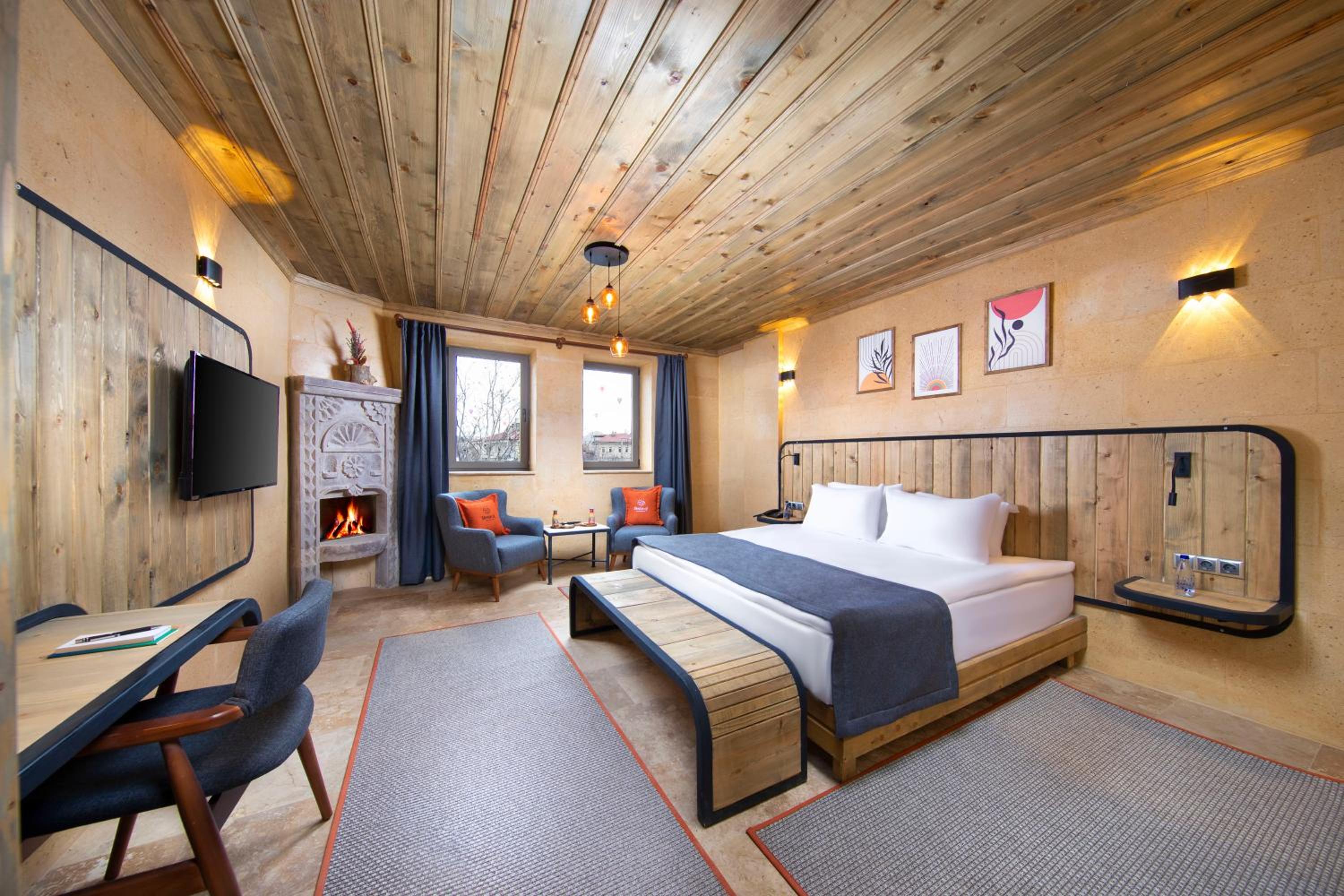 Queen Room with Balcony photo 1