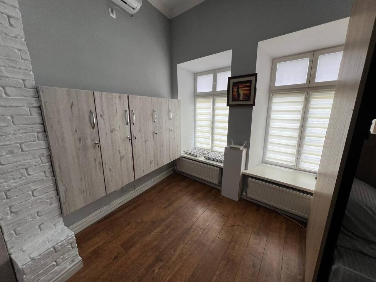 6-Bed Male Dormitory Room photo 3