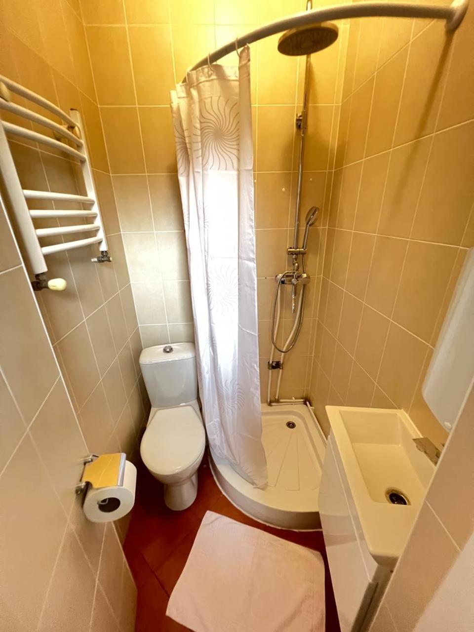 8-Bed Male Dormitory Room photo 3