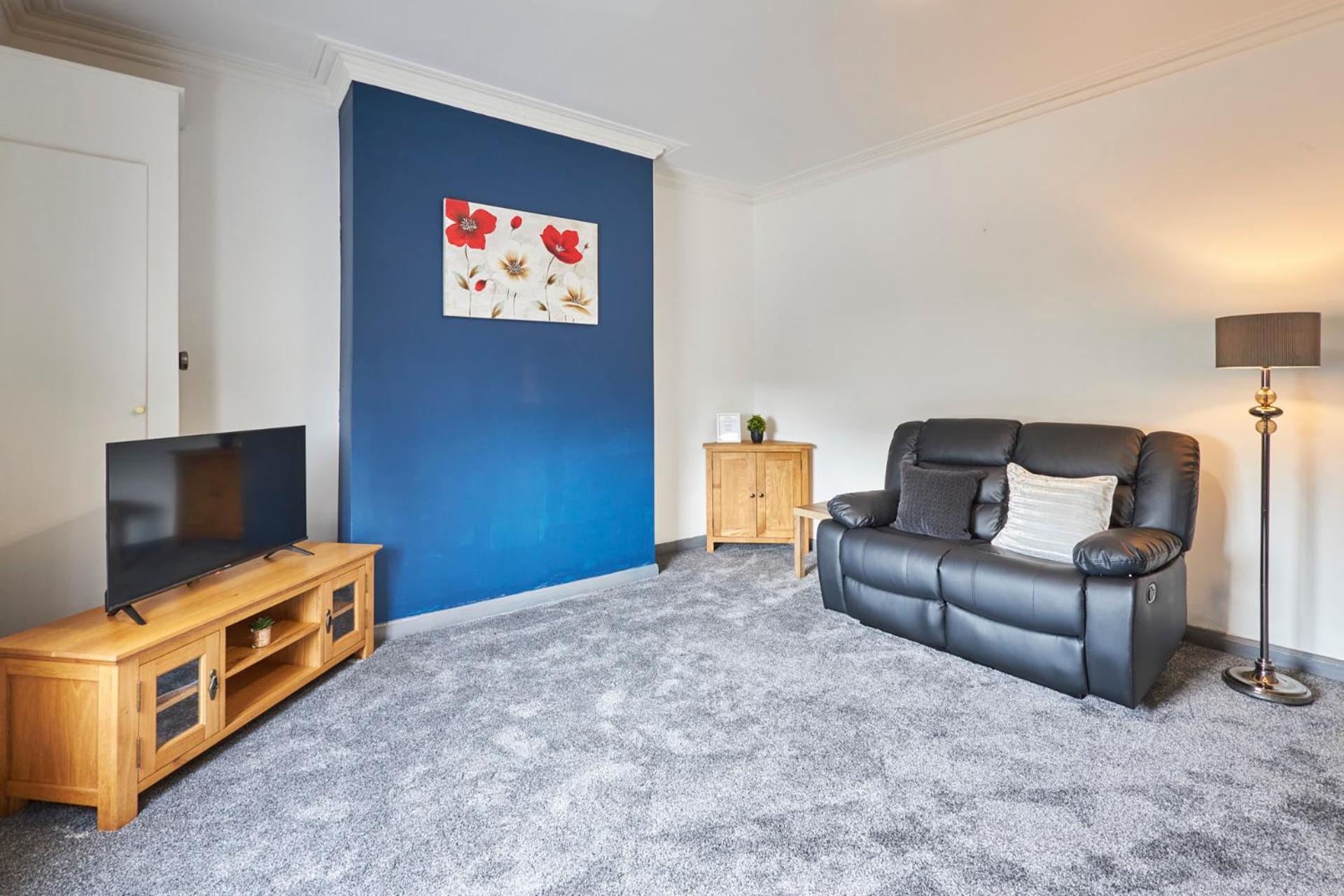 Three-Bedroom Apartment photo 1