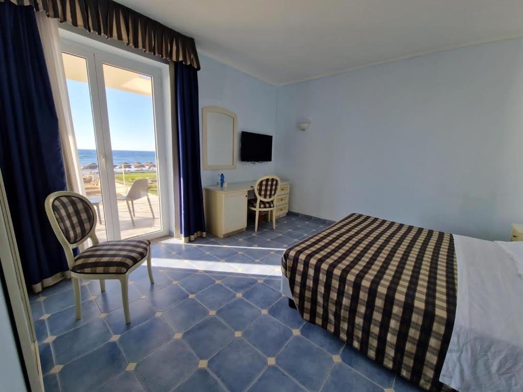 Triple Room with Sea View - Photo 1