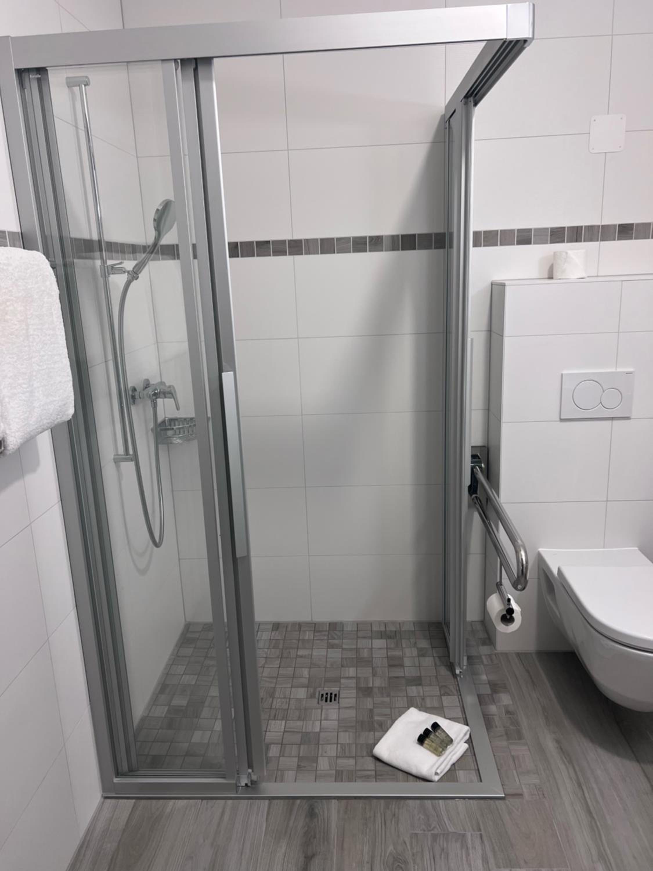 Double Room - Disability Access photo 3
