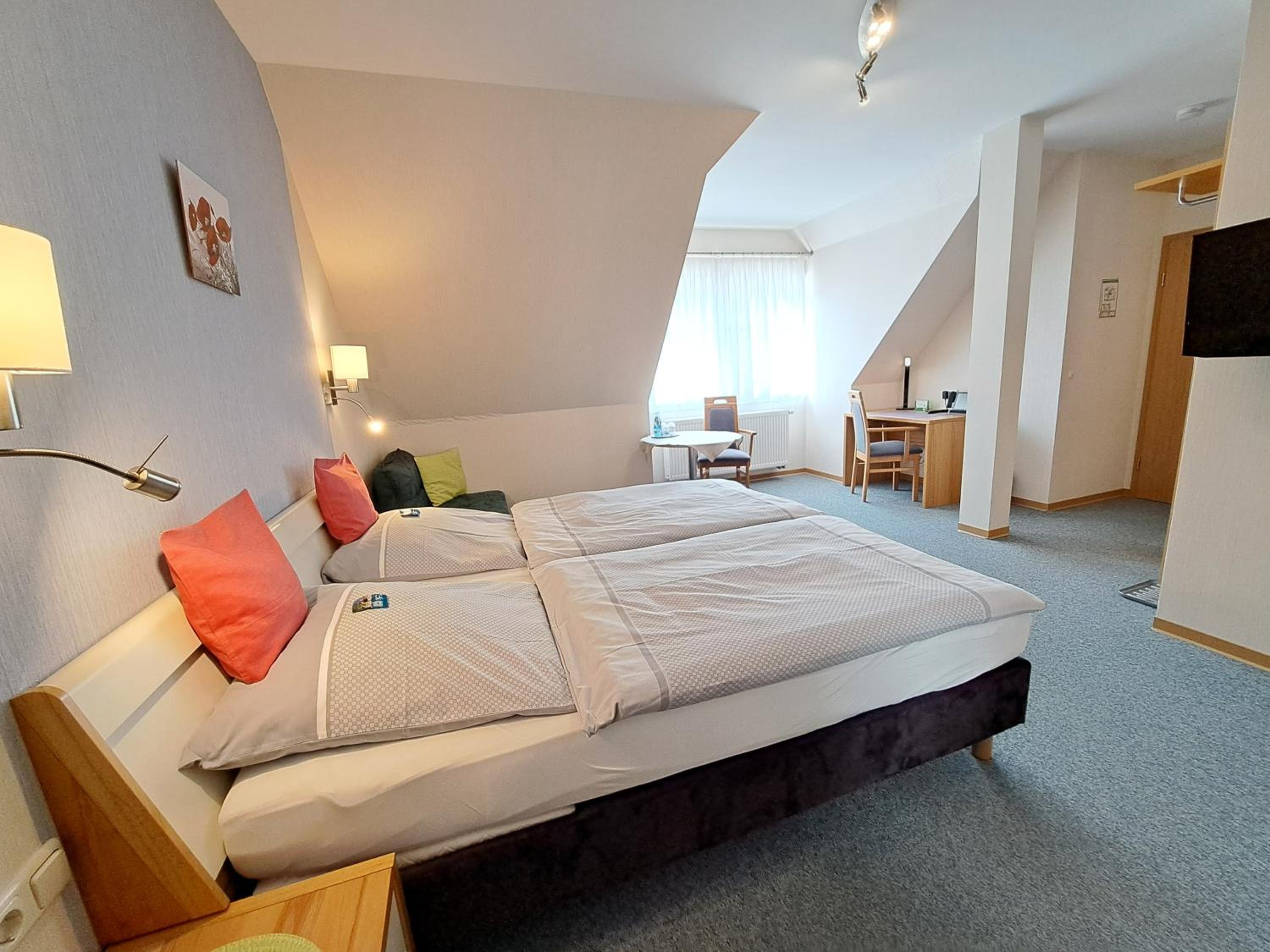 Double or Twin Room - Photo 6