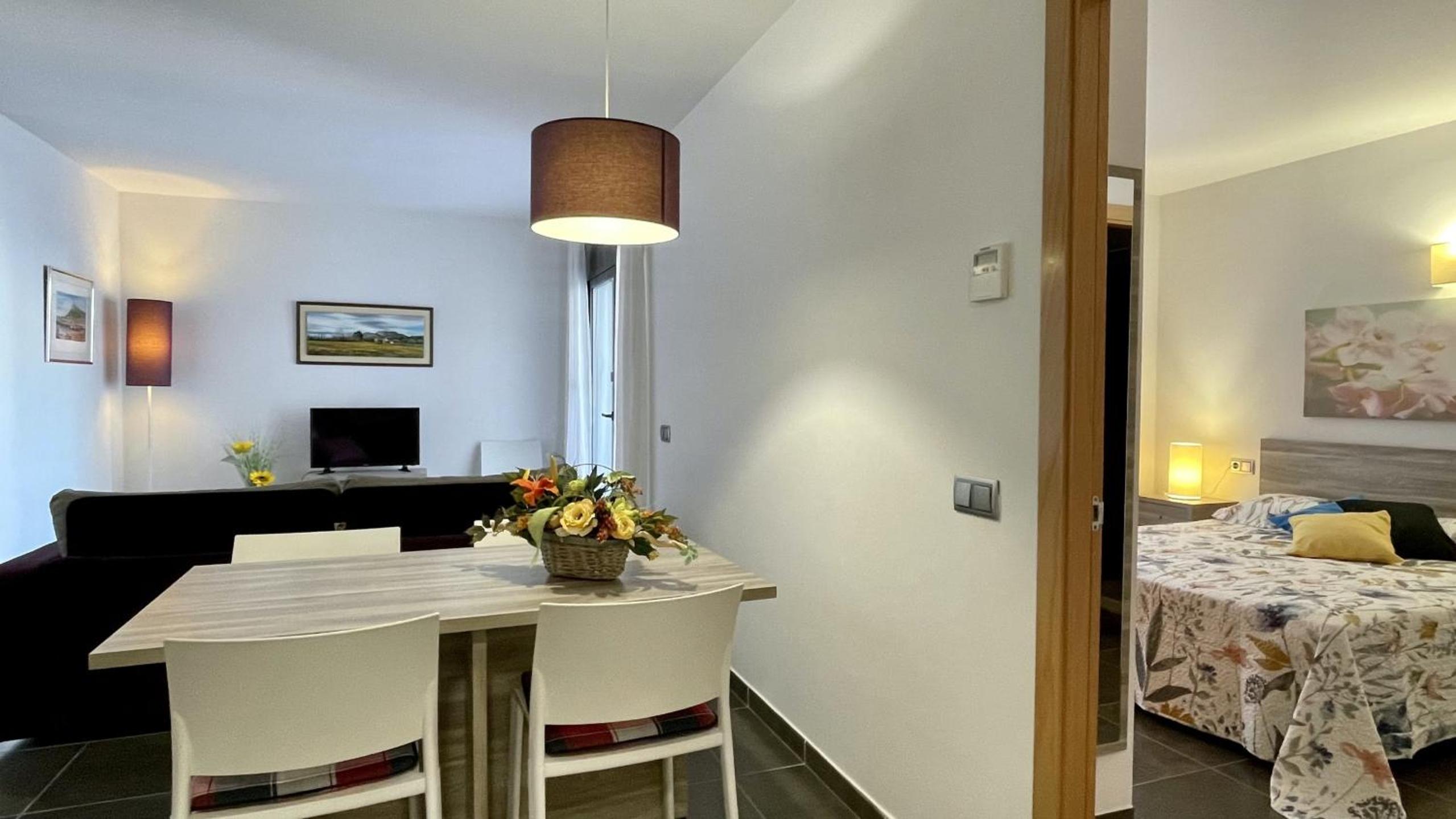 Apartamento con vista a la piscina