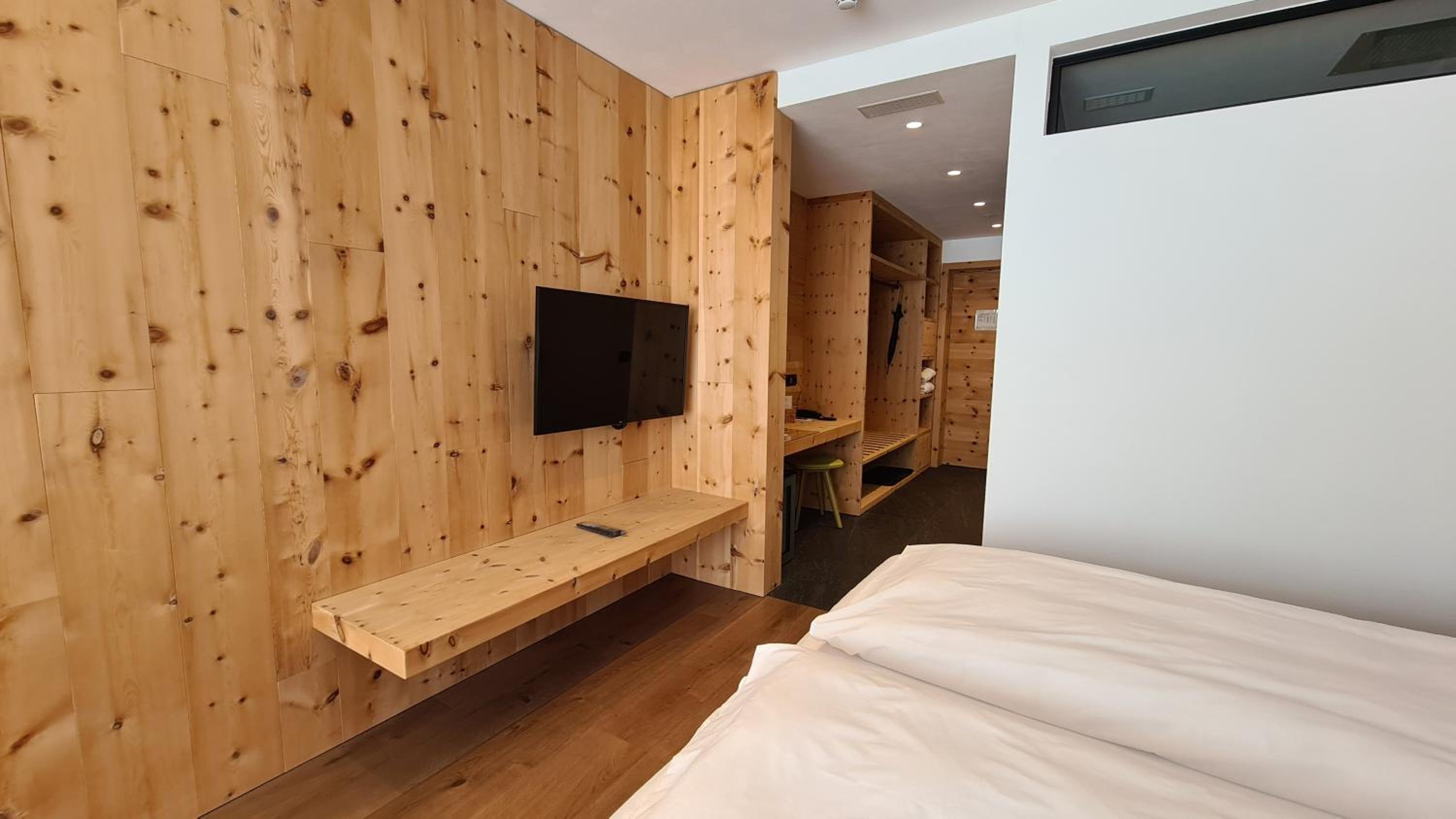 Deluxe Double or Twin Room - Photo 12