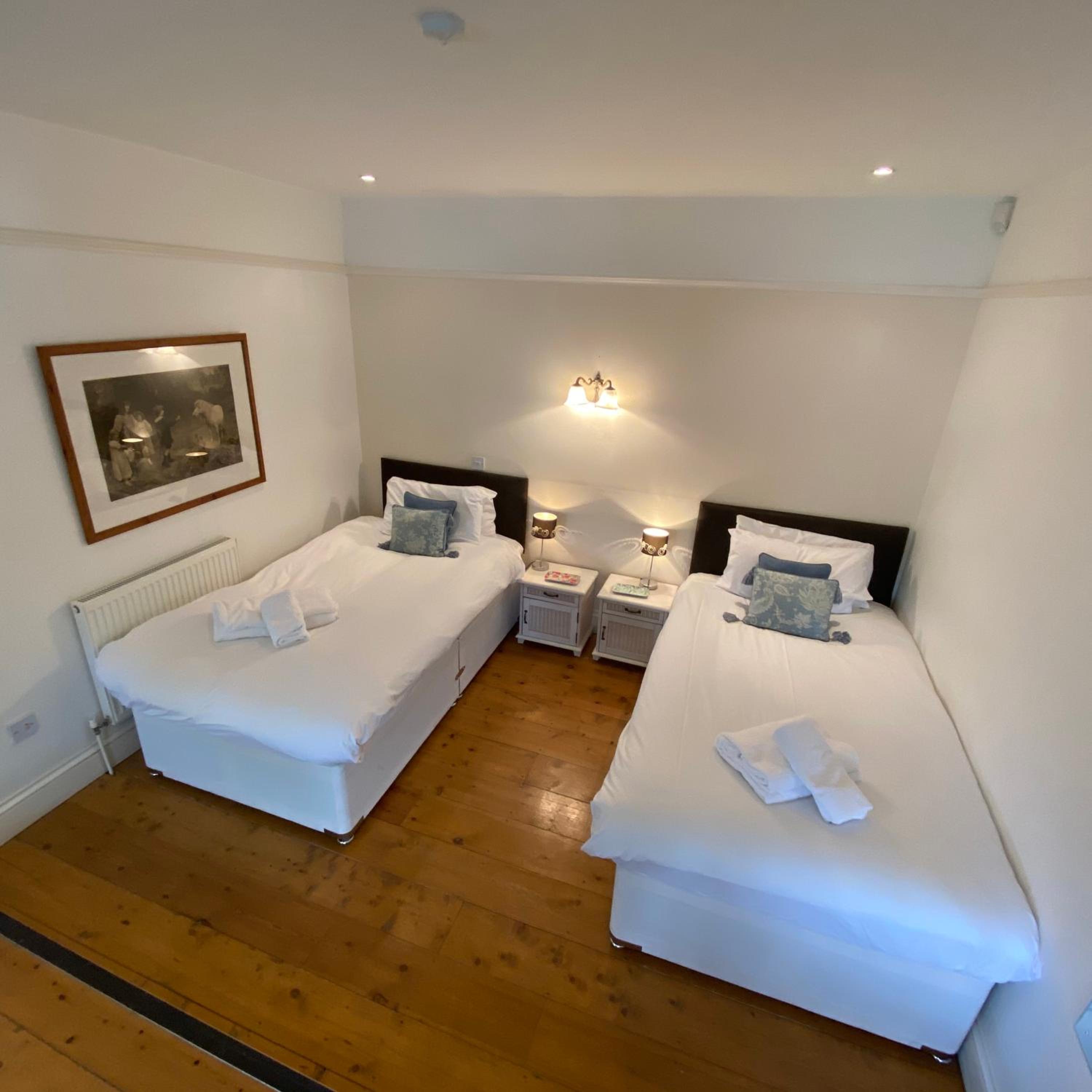 Large Twin Room photo 3
