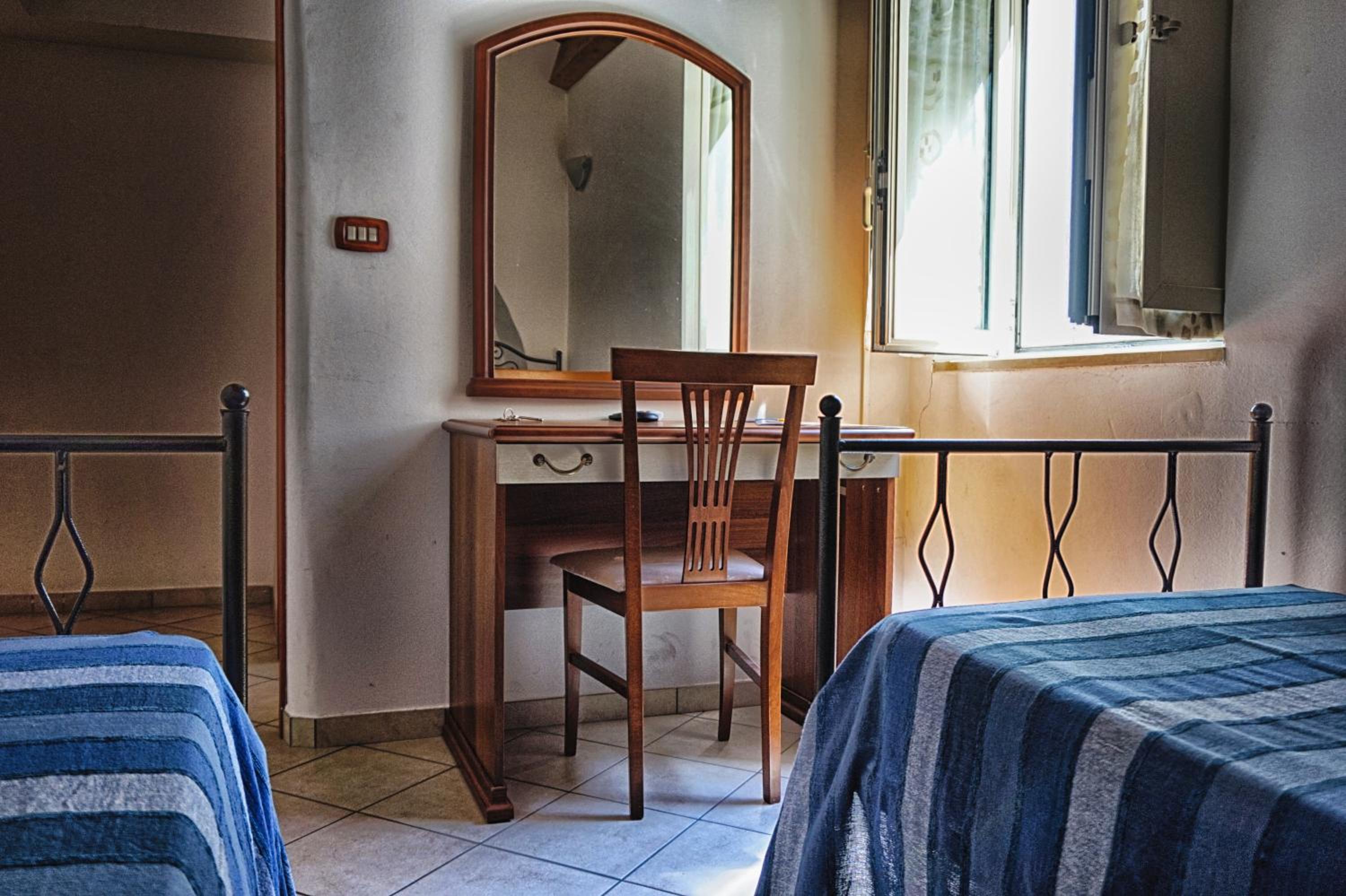 Double Room with Private Bathroom - Photo 5