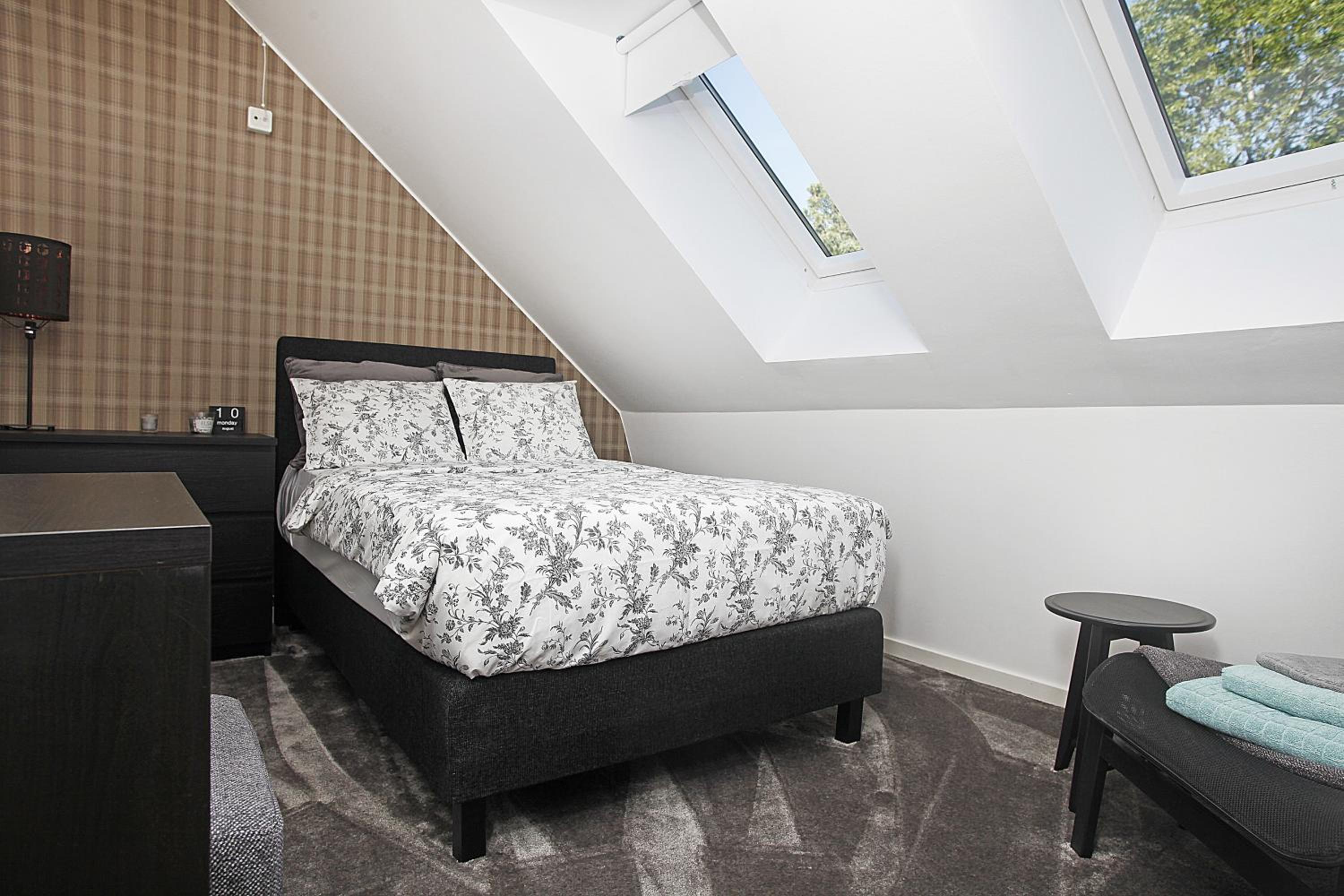 Small Single Room photo 3