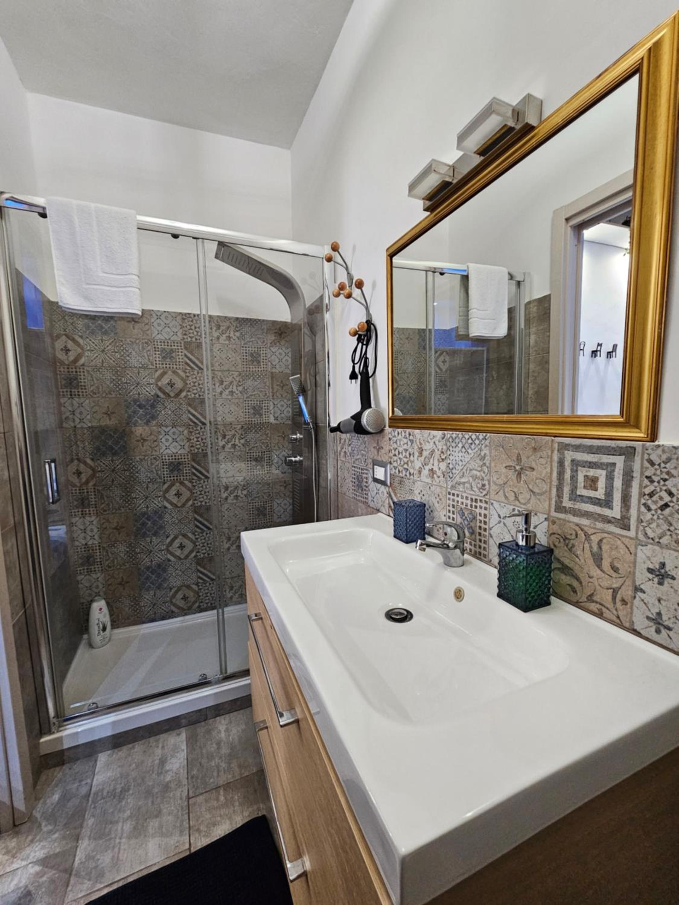 Apartment with Balcony - Photo 13