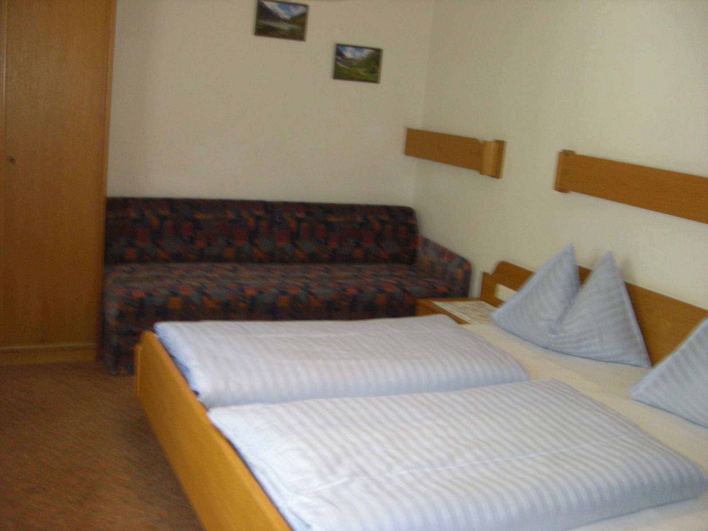 Double Room with Private Bathroom photo 3
