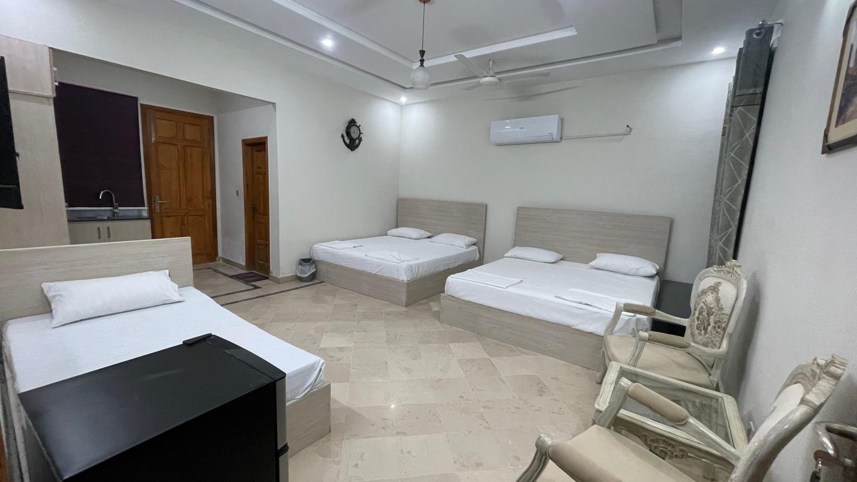 Deluxe Family Room
