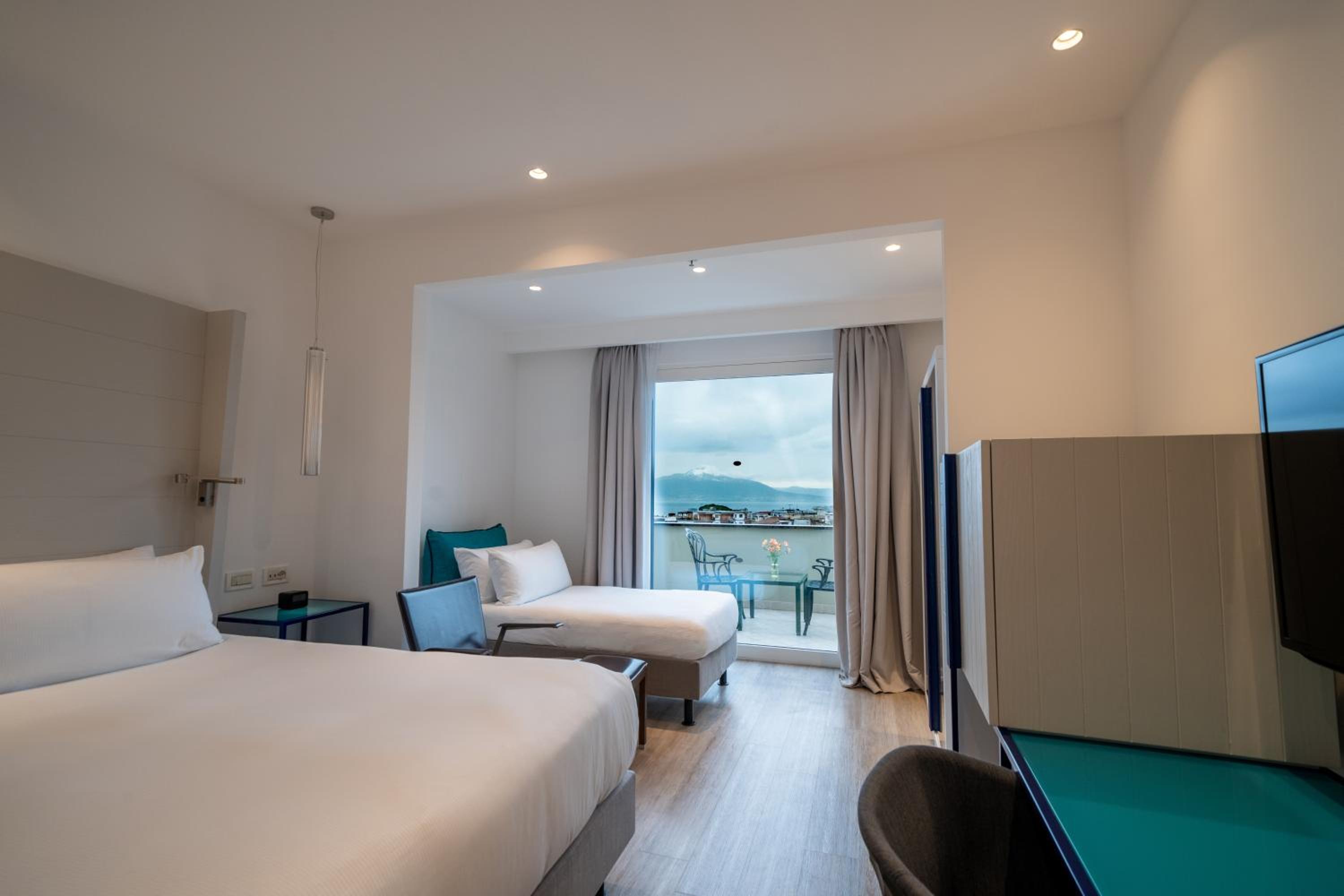 Superior Triple Room with Sea View - Photo 6