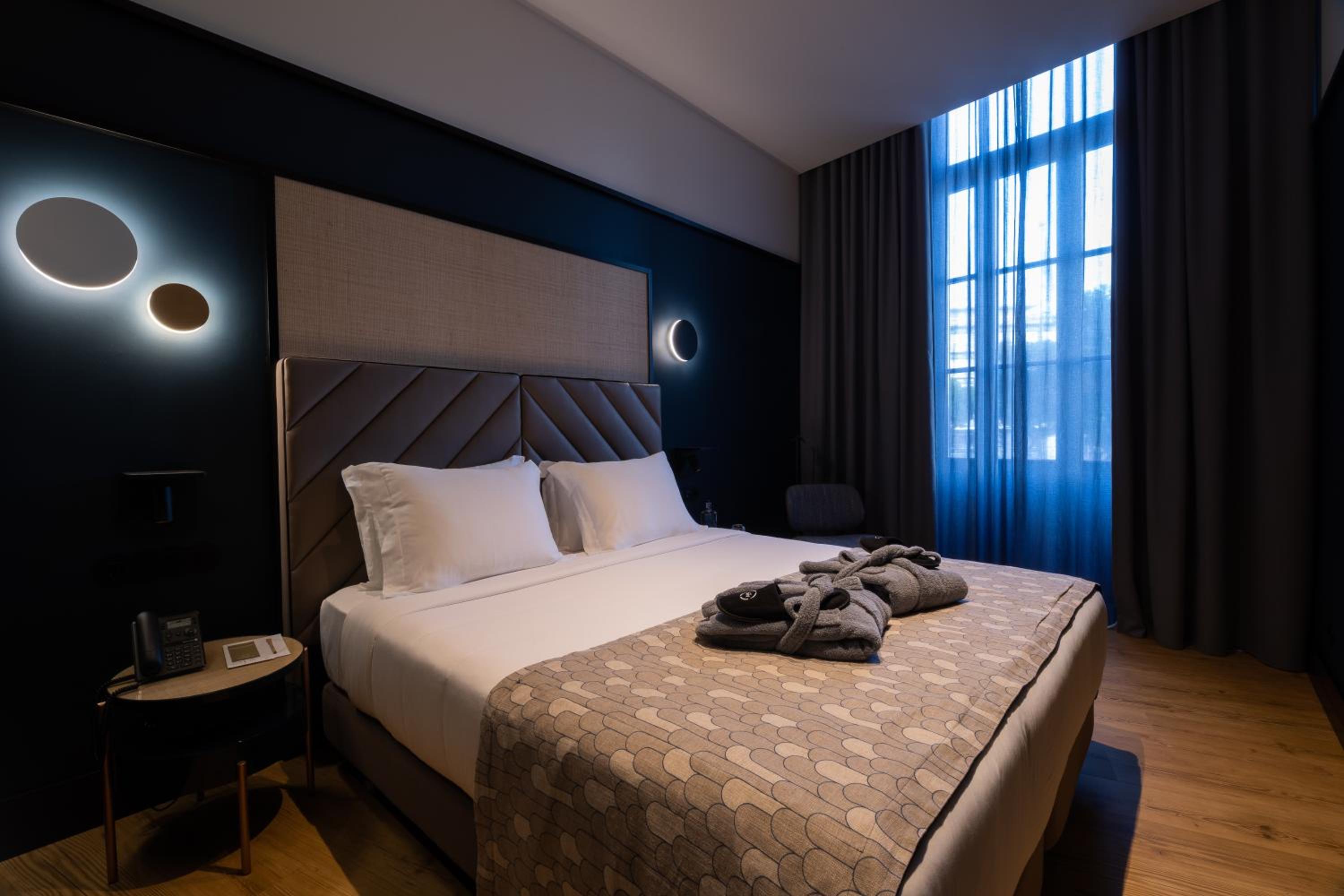 Suite with Aliados View - Photo 5