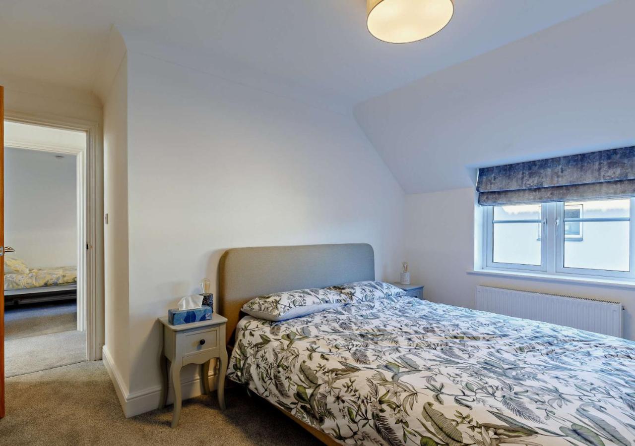 Three-Bedroom House photo 2
