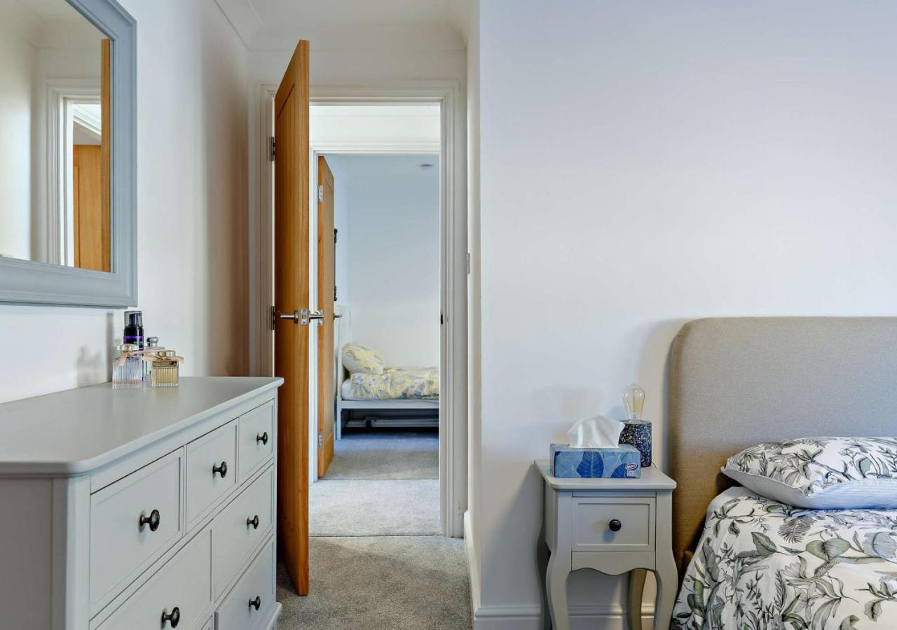 Three-Bedroom House photo 3