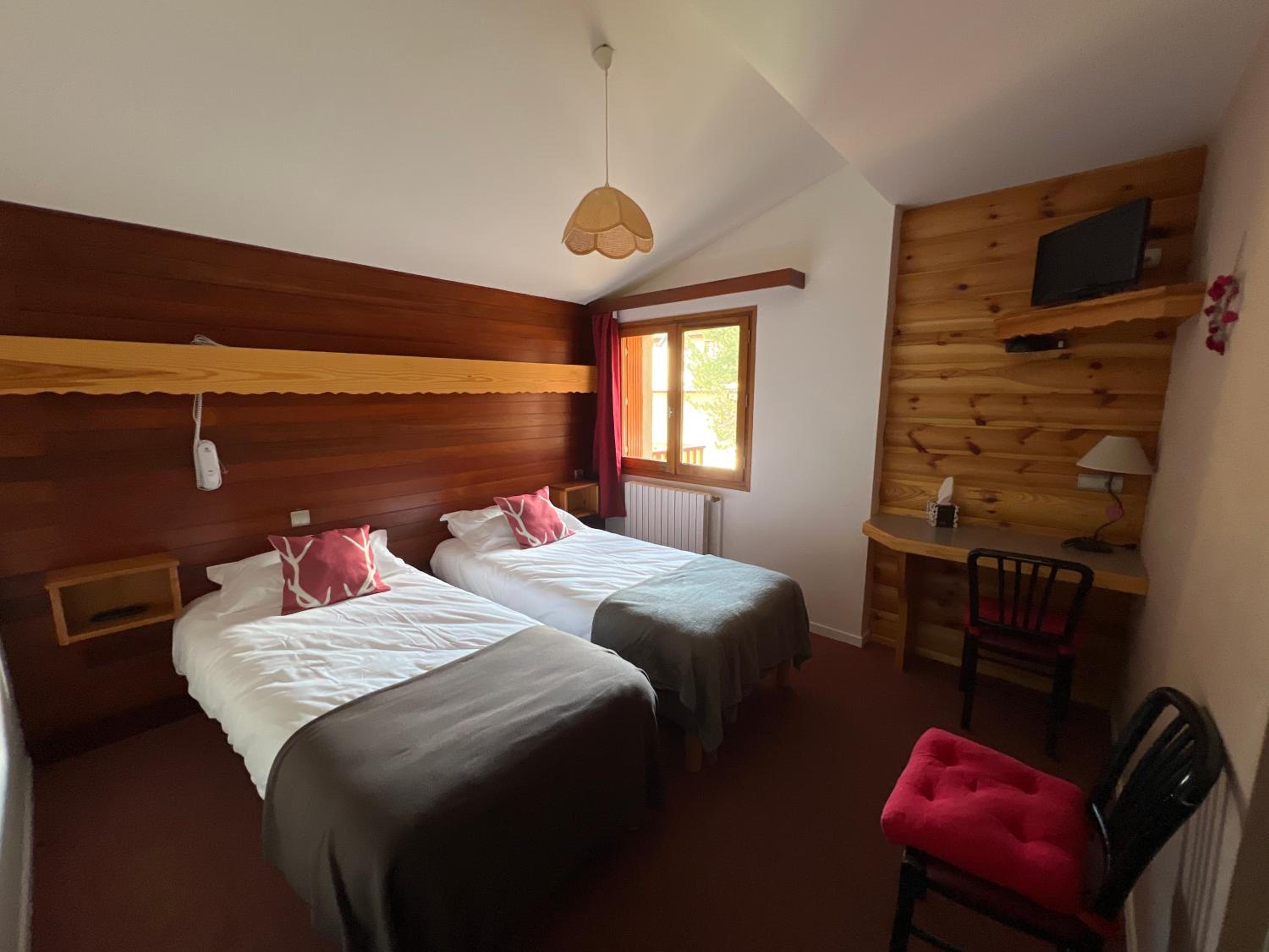 Standard Twin Room photo 2