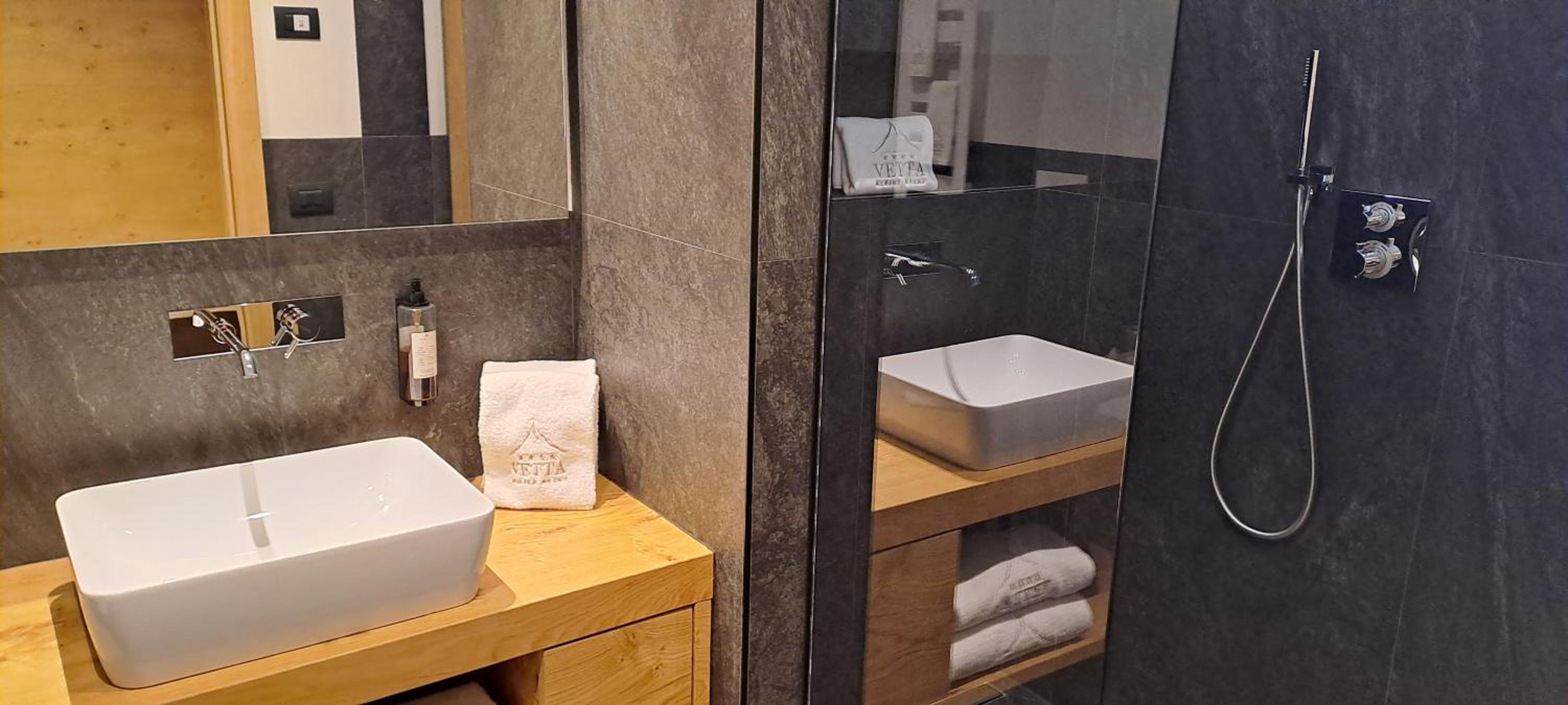Junior Suite with Sauna - Photo 12