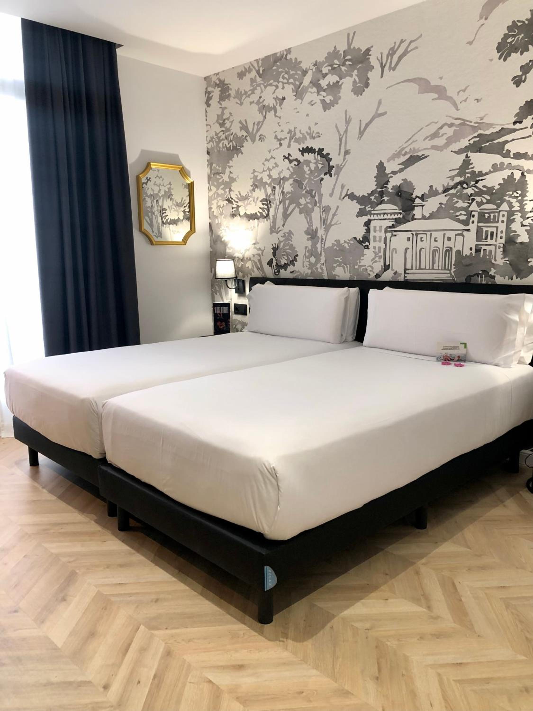 Superior Room with City View photo 3