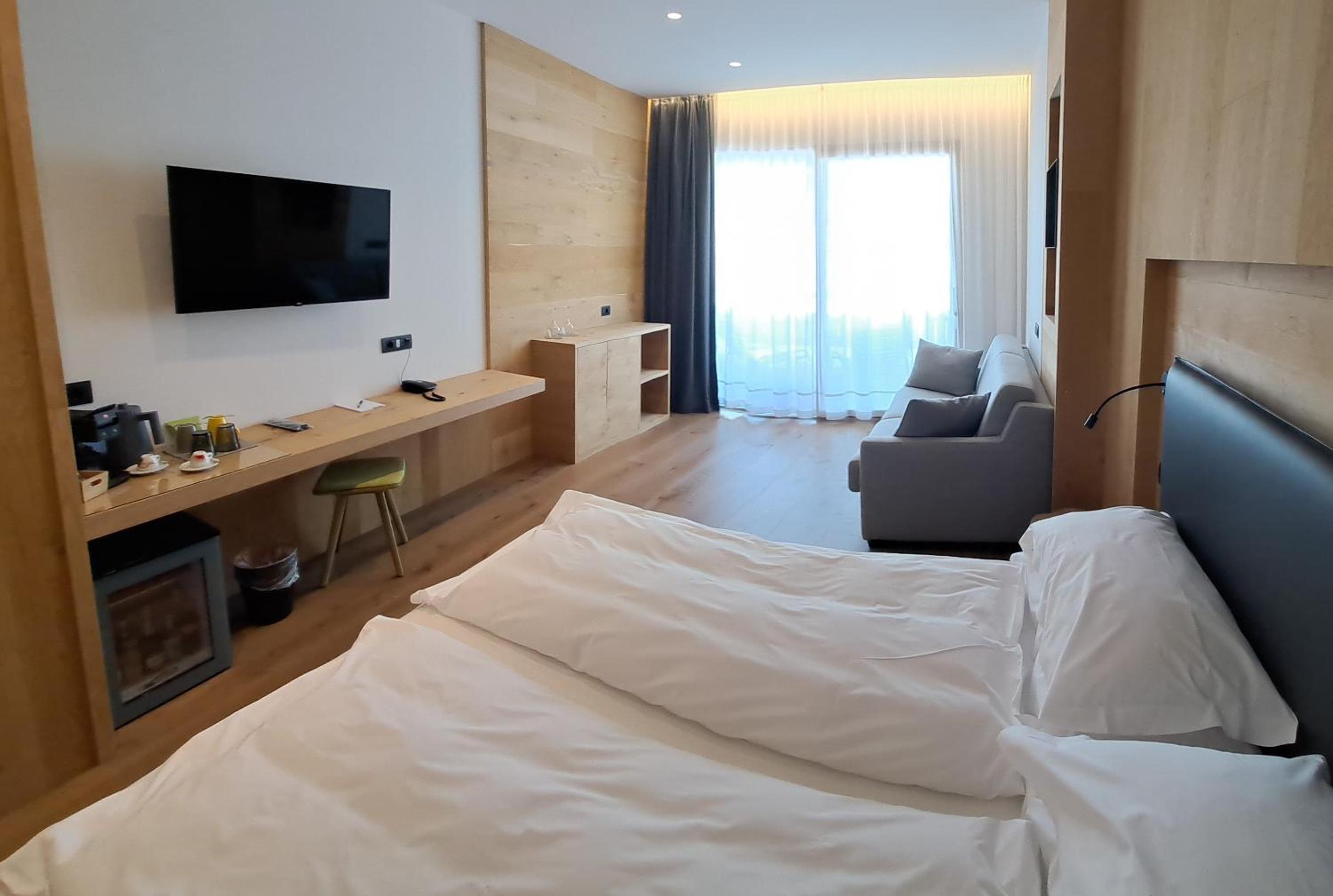 Junior Suite with Sensory Shower - Photo 7