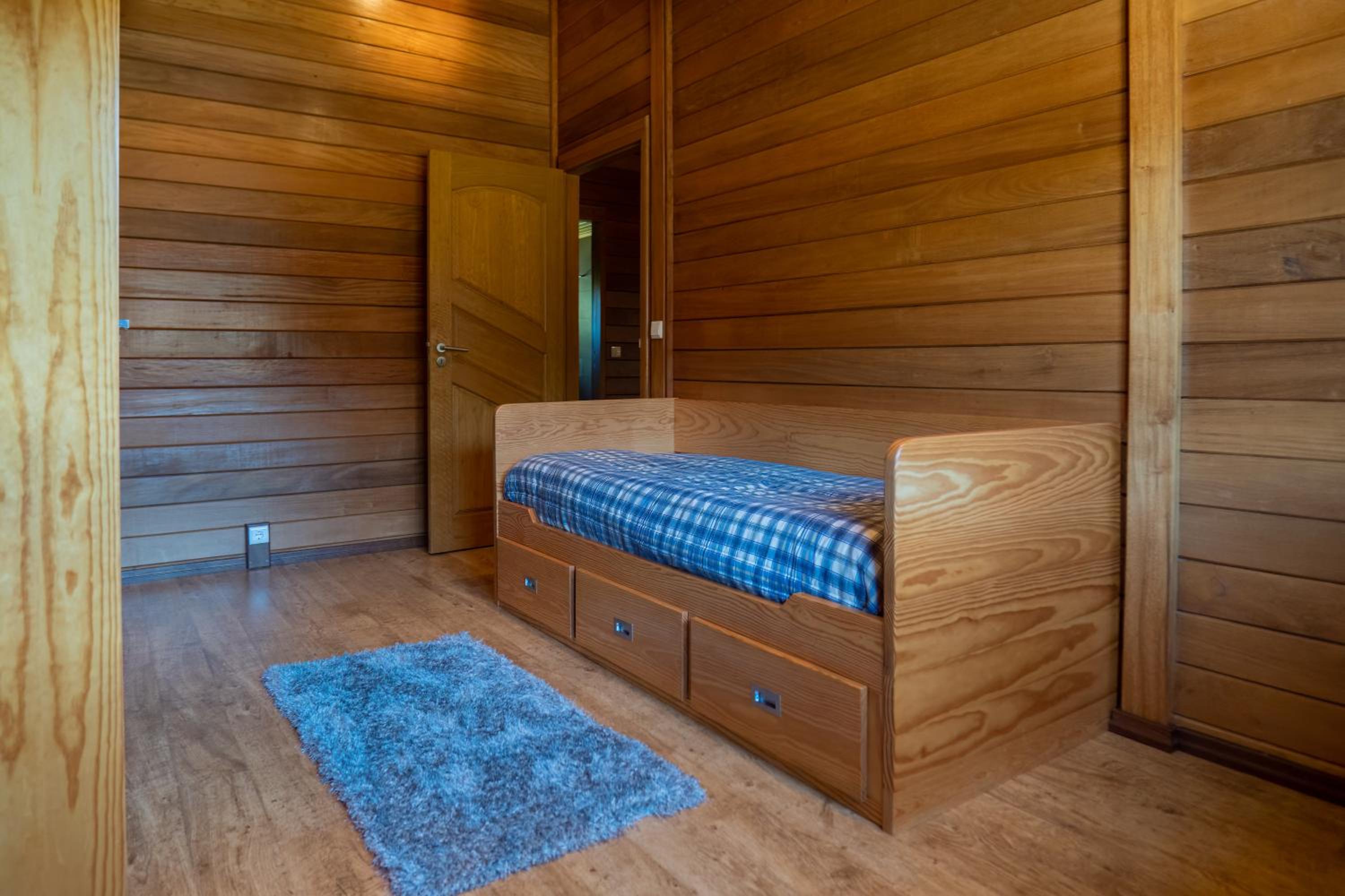 Three-Bedroom House photo 2