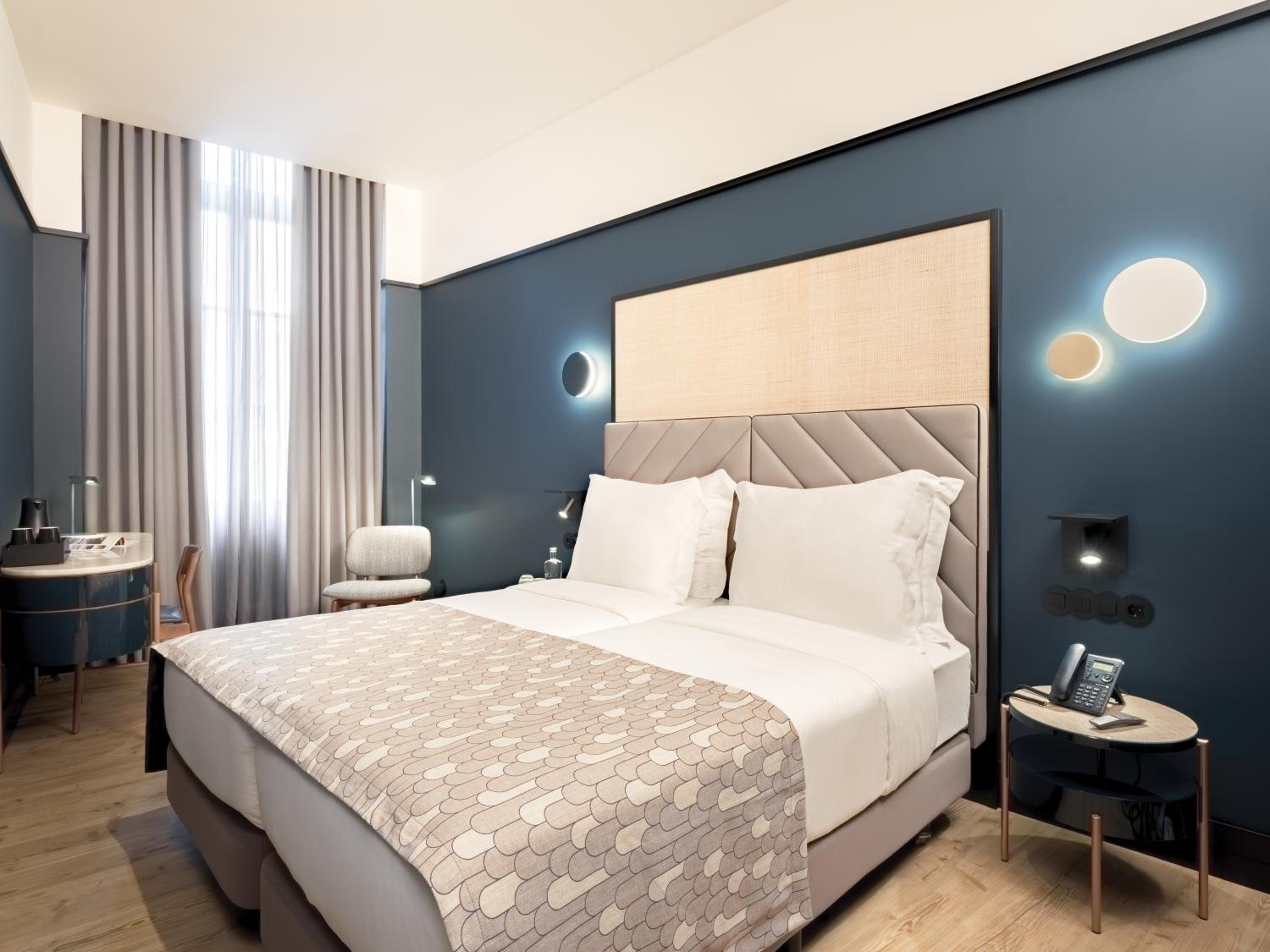 Twin Room with Aliados View - Photo 4