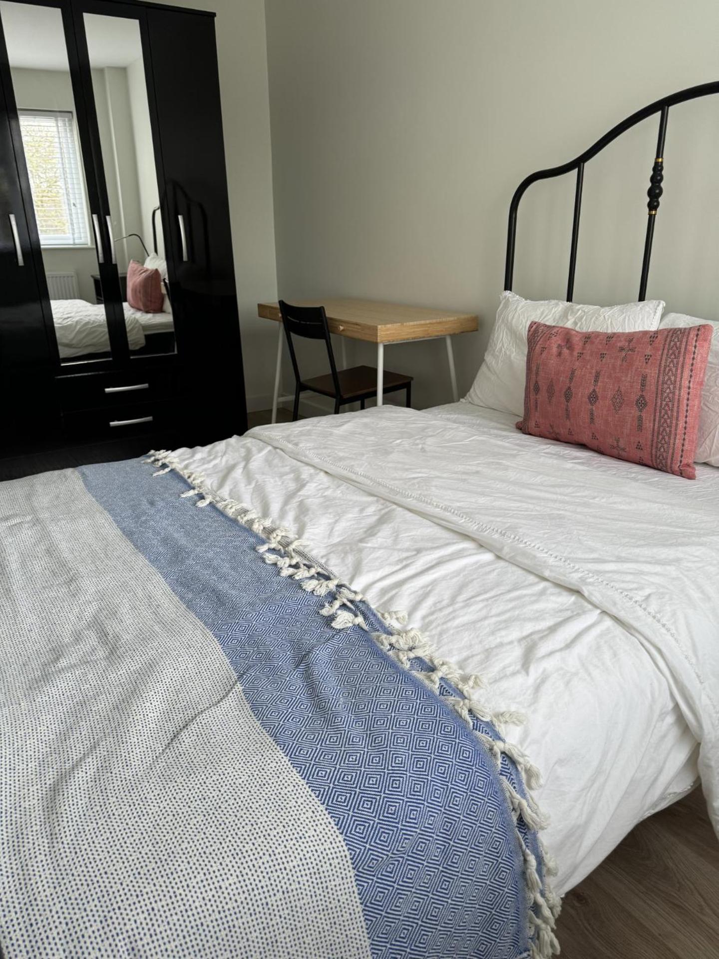 Double Room With Shared Bathroom photo 1
