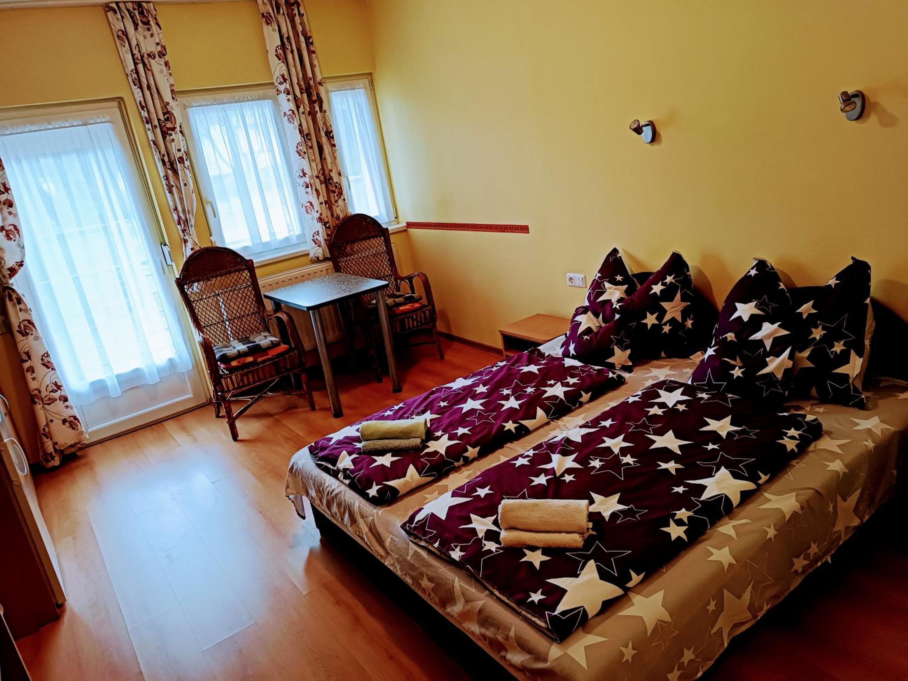 Studio Apartment with Balcony photo 1