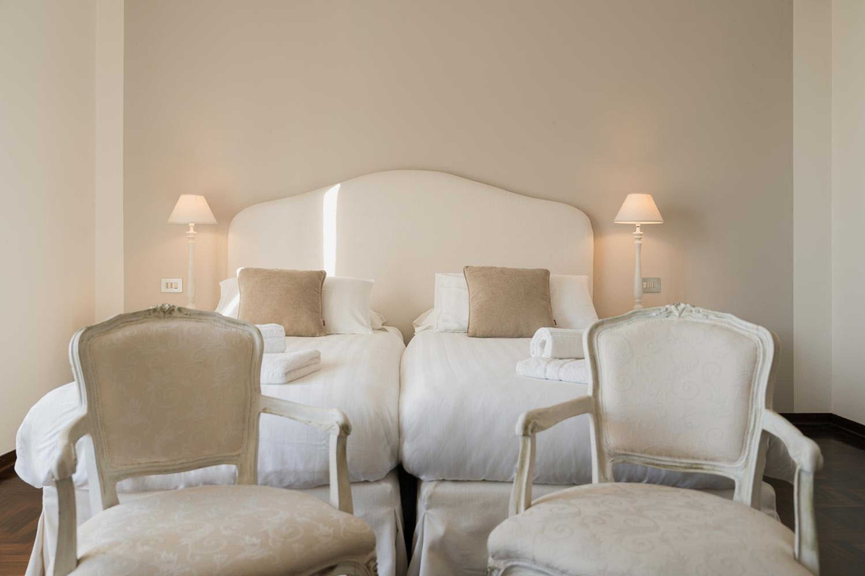 Double or Twin Room with Lake View