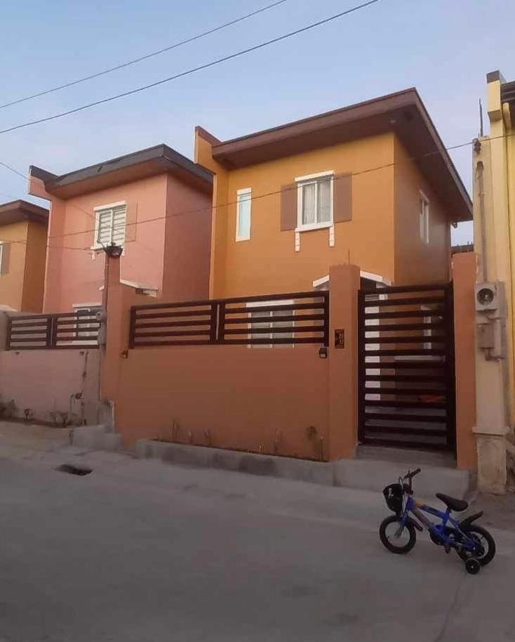Three-Bedroom House photo 2