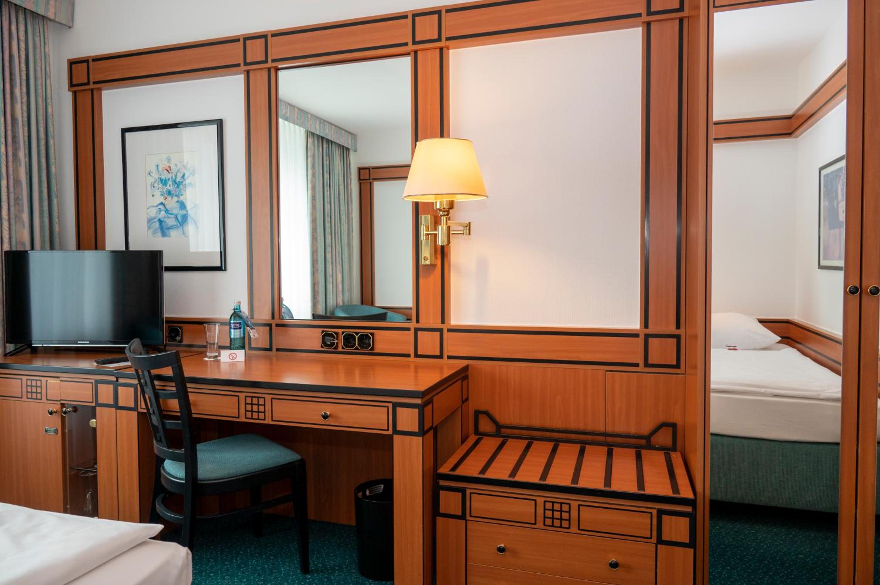Standard Twin Room - Photo 1