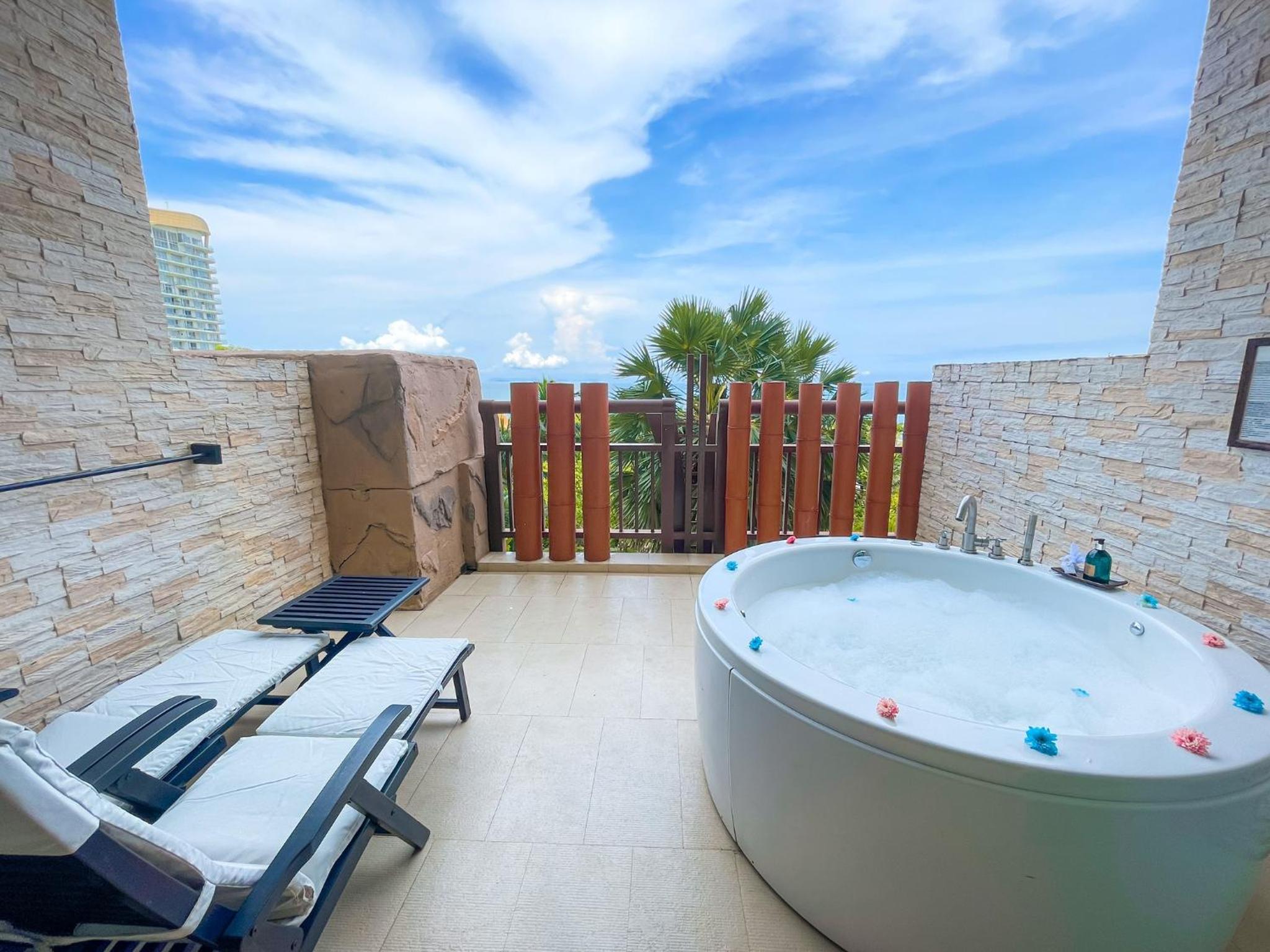 Premium Spa Explorer King thumbnail 5