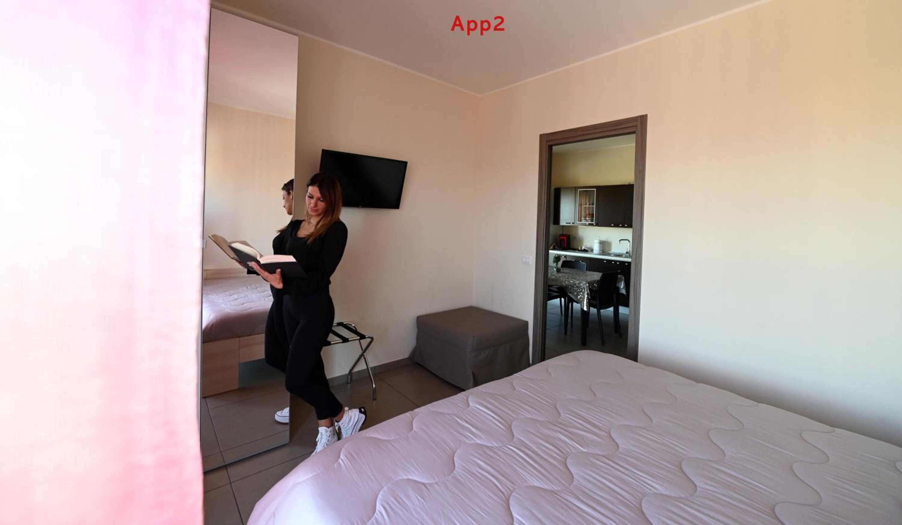 One-Bedroom Apartment - Photo 3