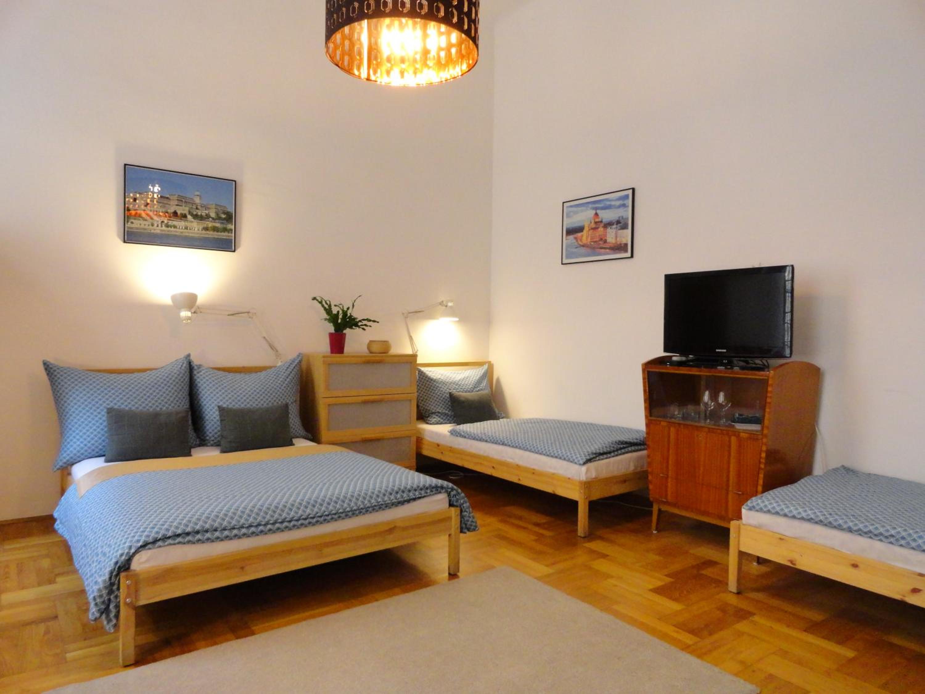One-Bedroom Apartment - Photo 1
