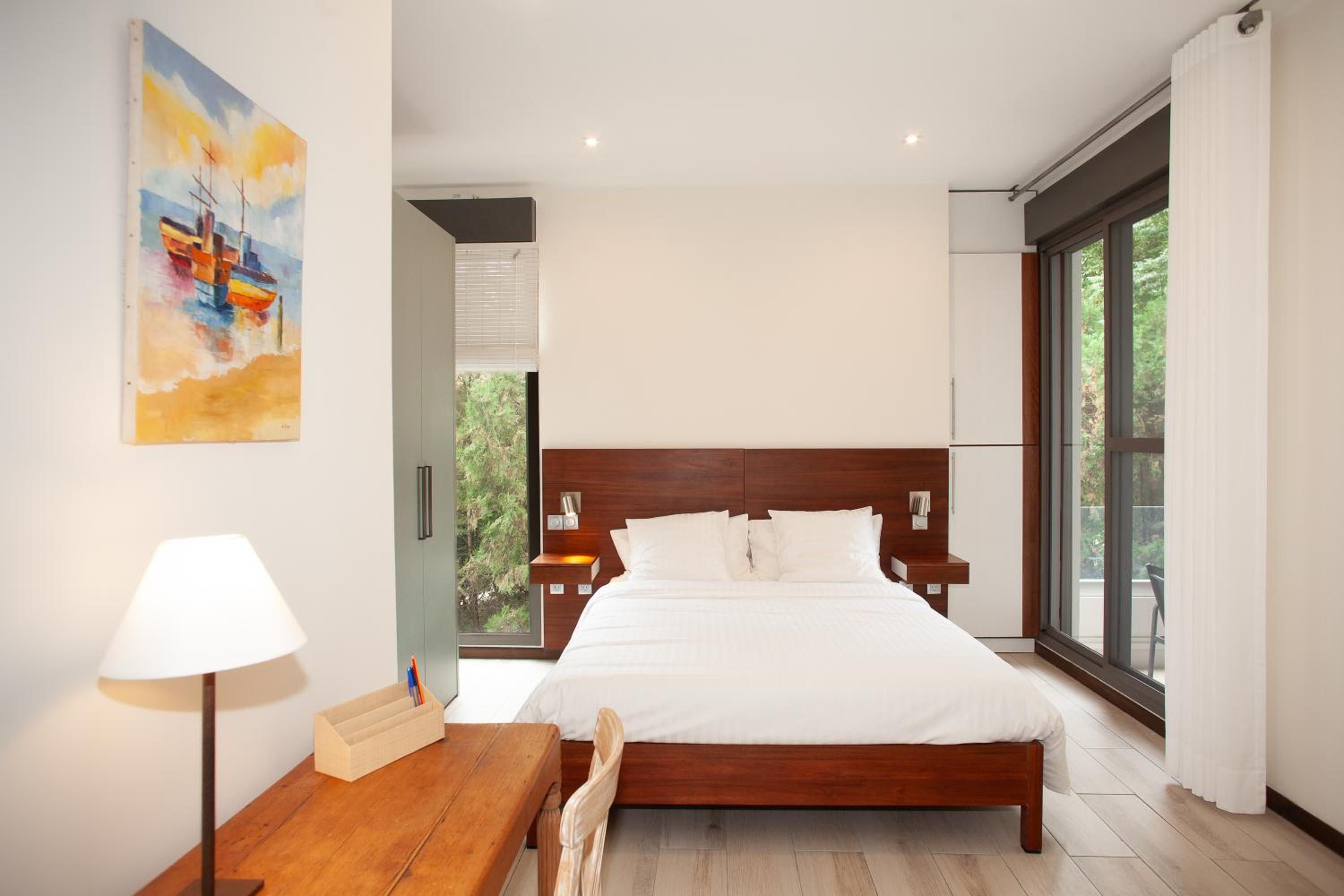 One-Bedroom Apartment with Terrace photo 2