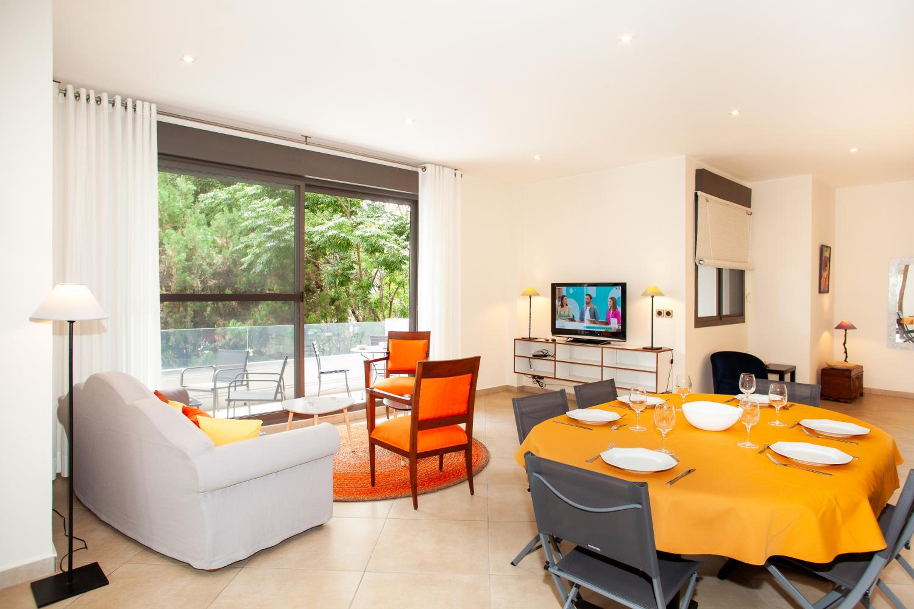 One-Bedroom Apartment with Terrace photo 1