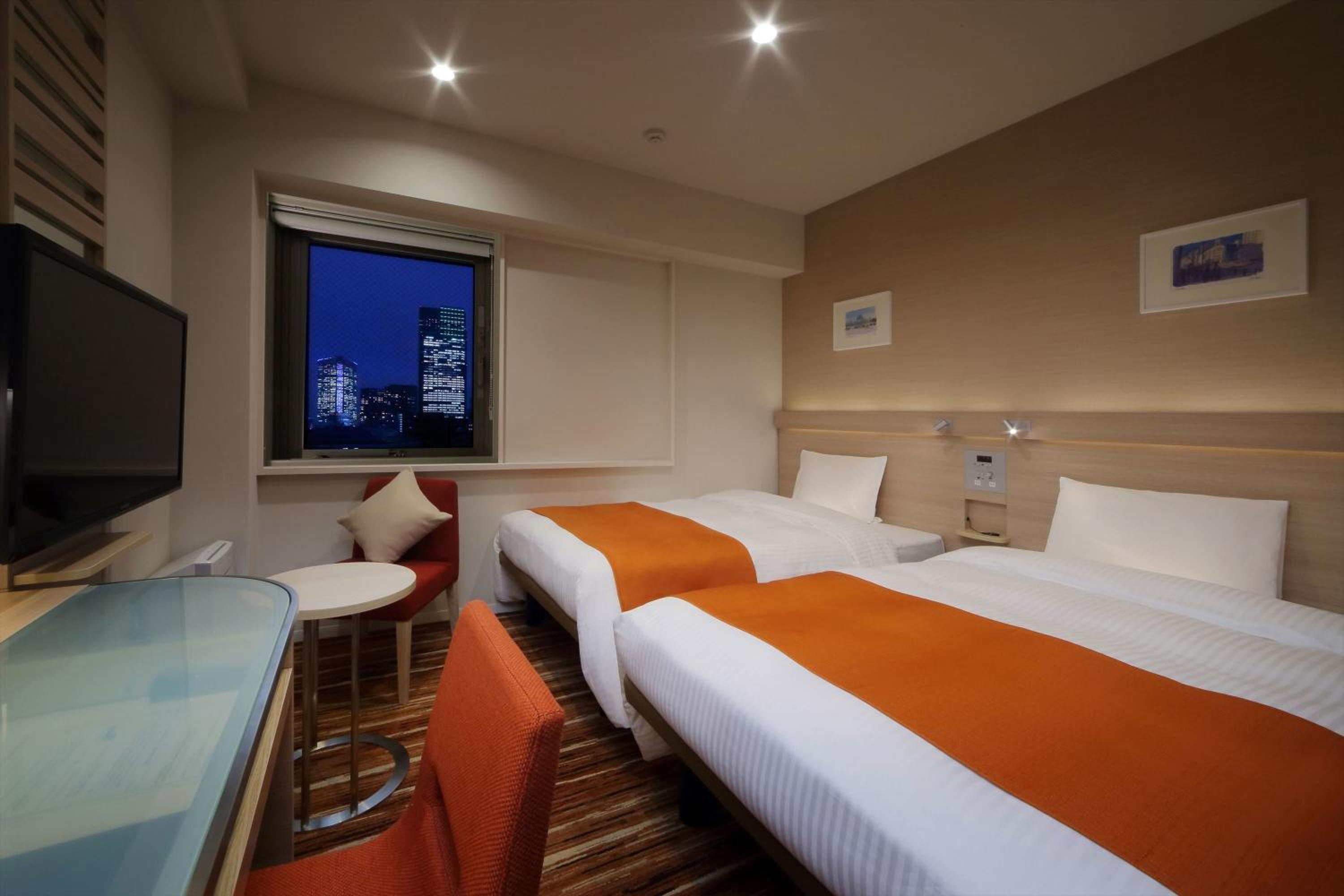 Twin Room - Non-Smoking photo 2
