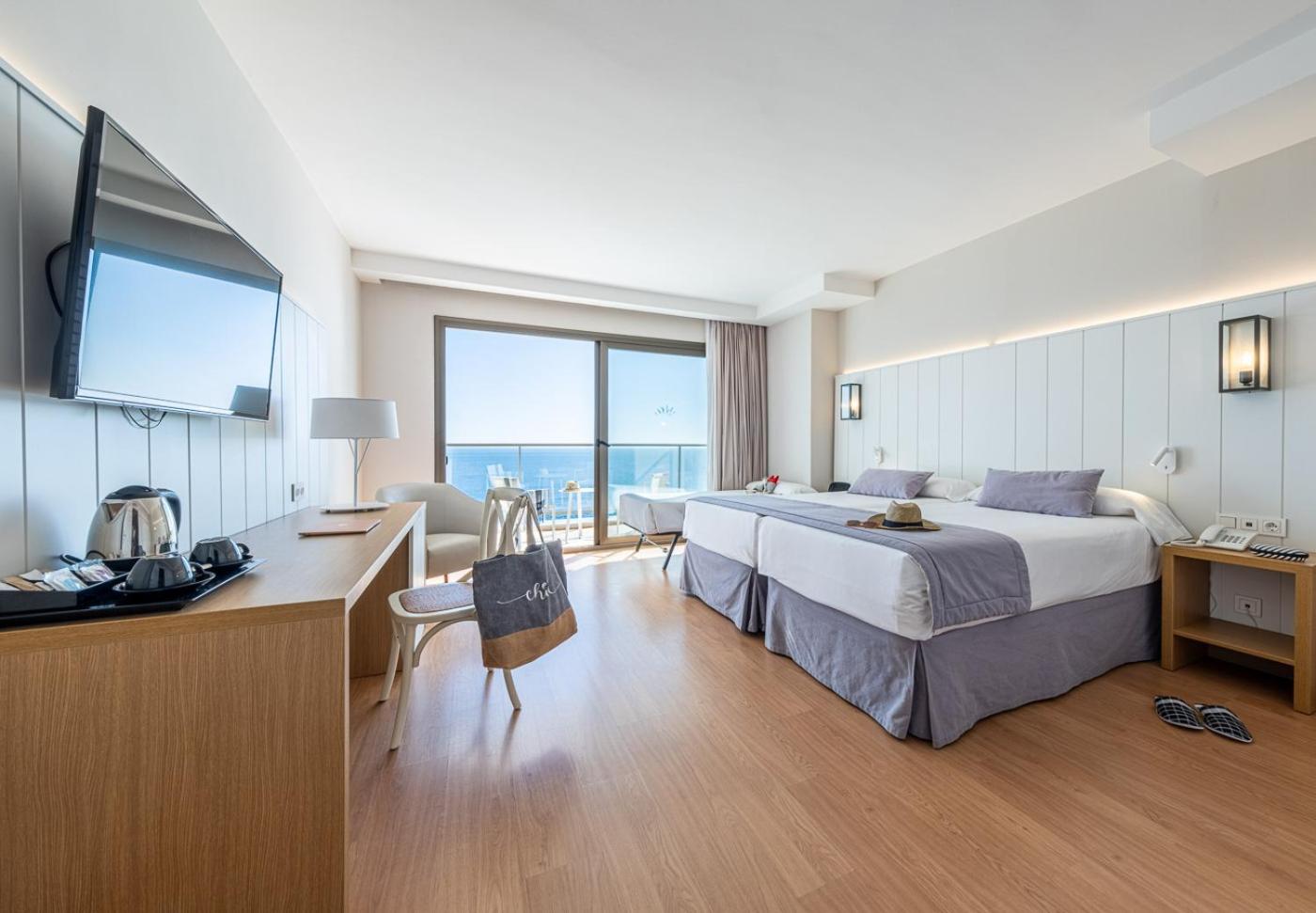 Superior Double Room with Sea View - Photo 2