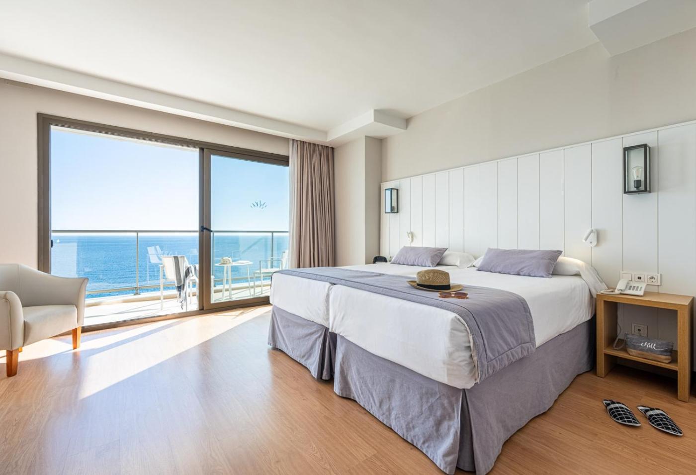 Superior Double Room with Sea View - Photo 3