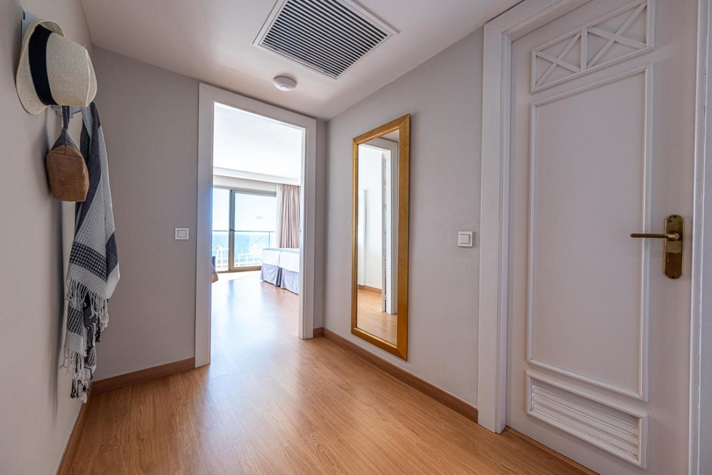 Superior Double Room with Sea View - Photo 4