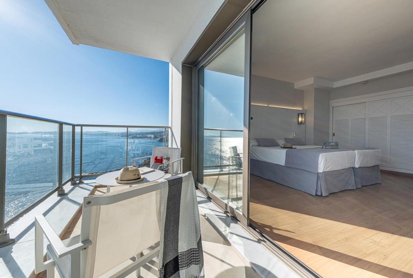 Superior Double Room with Sea View - Photo 5