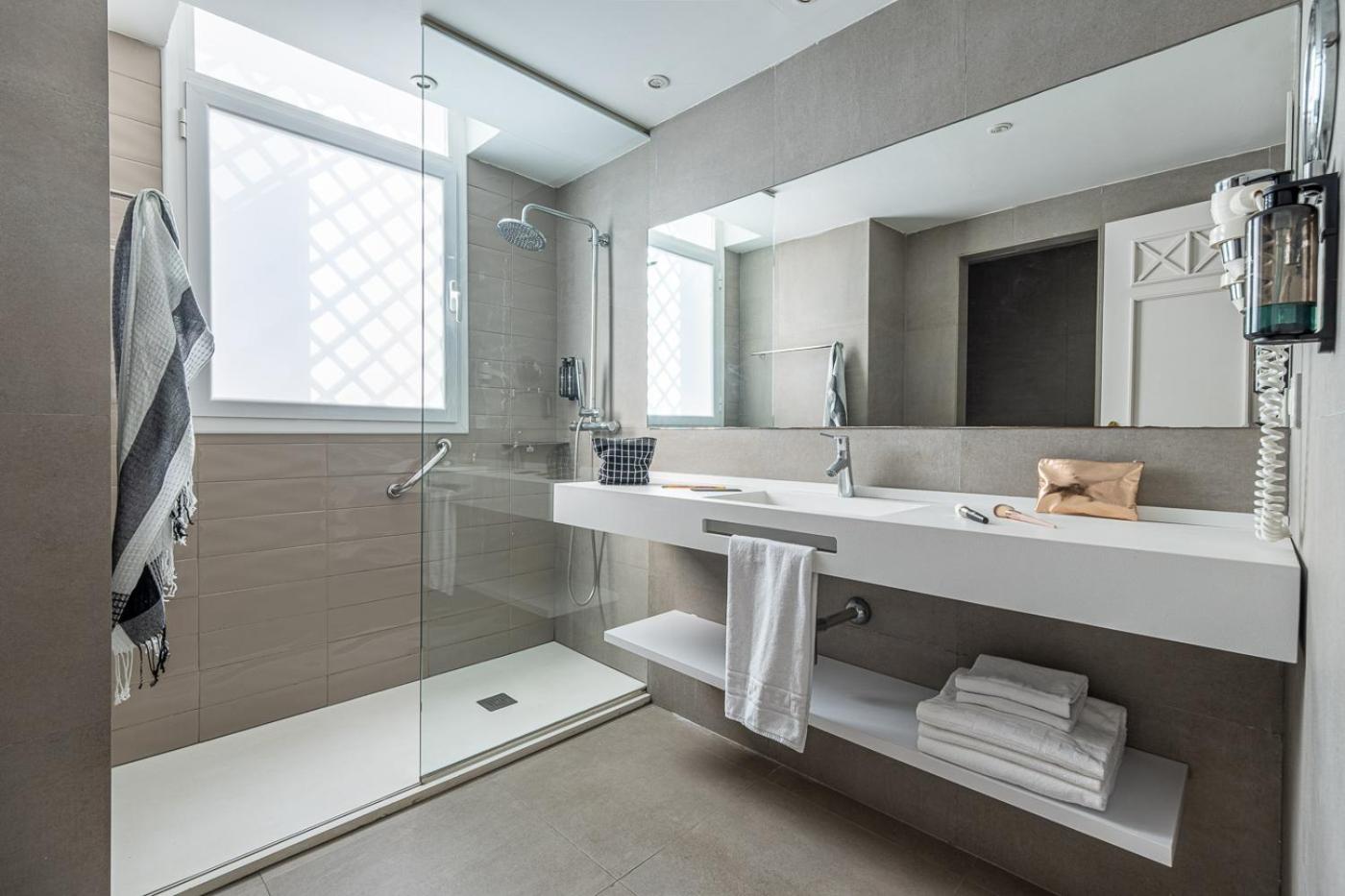 Superior Double Room with Sea View - Photo 6