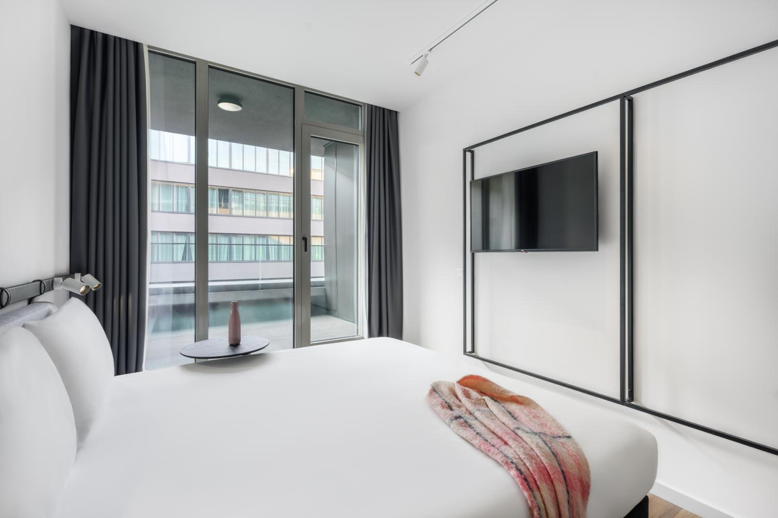 Standard Double Room with Balcony - Photo 4