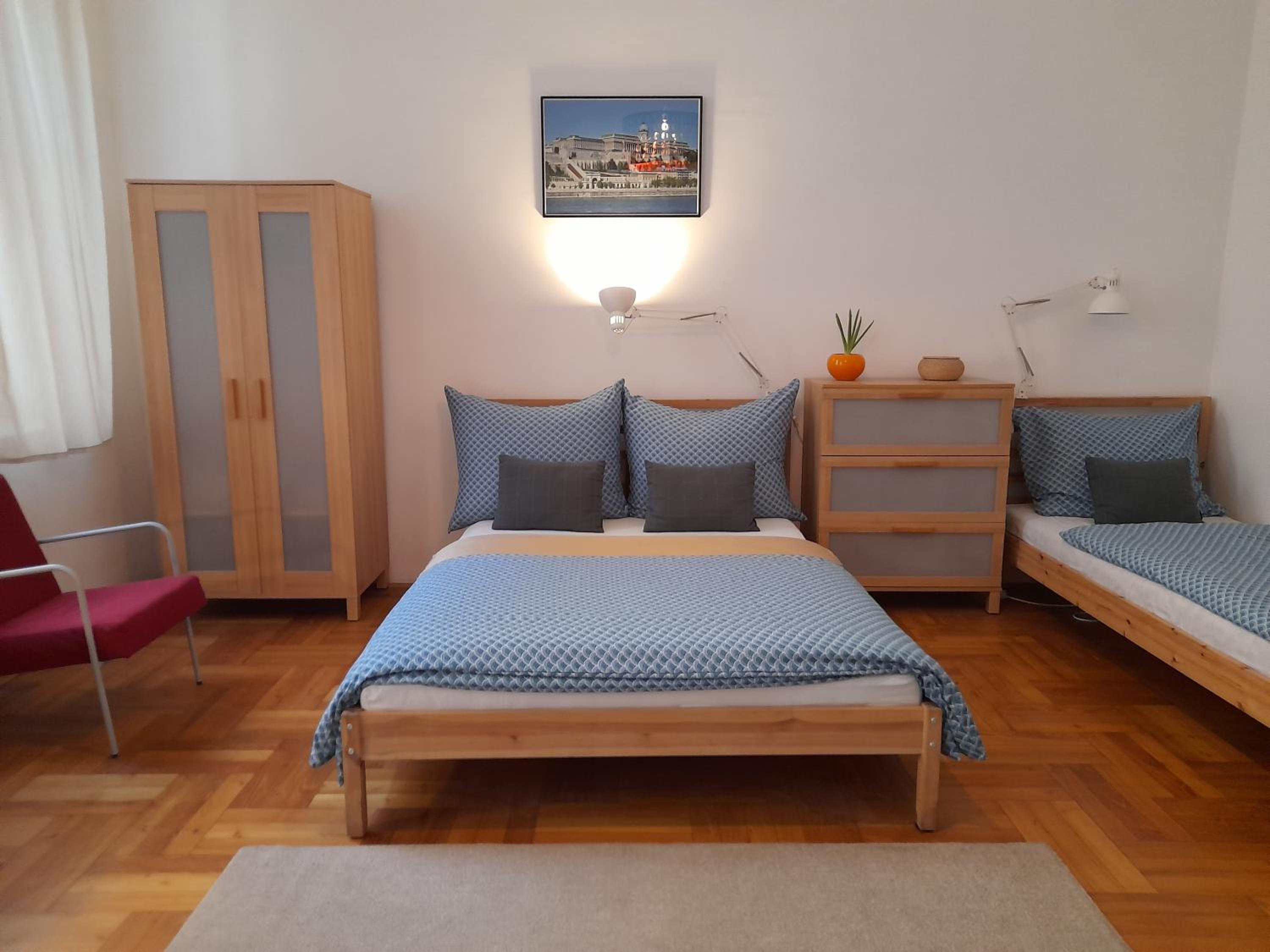 One-Bedroom Apartment - Photo 6