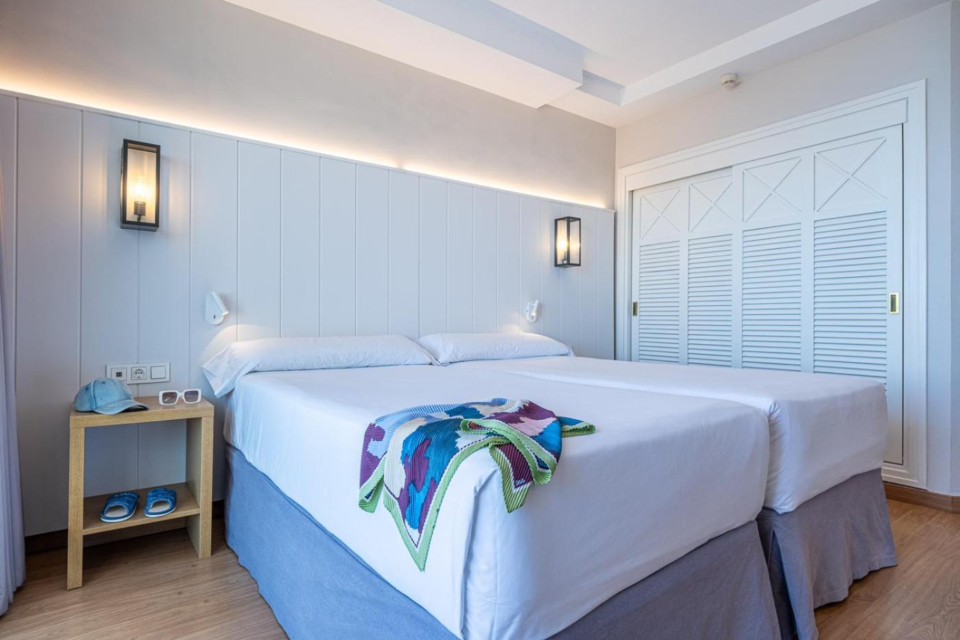 Twin Room with Sea View - Photo 2