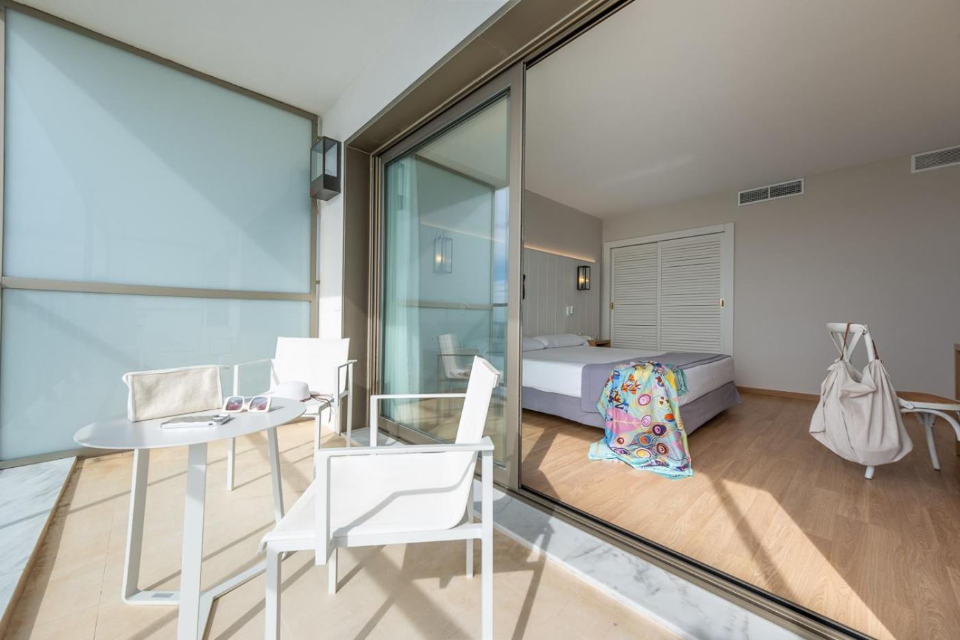 Suite con vista al mar (4 adultos)