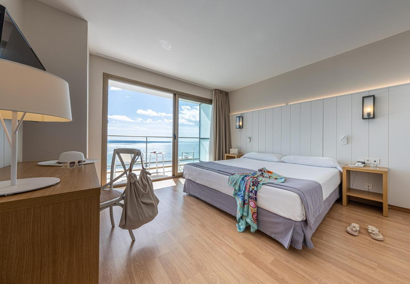 Suite con vista al mar (2 adultos + 2 niños)