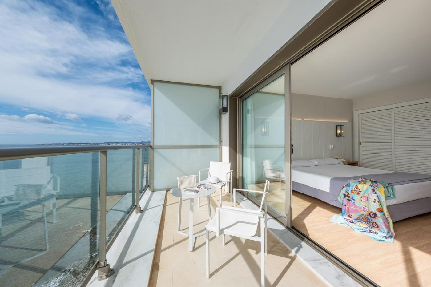 Suite with Sea View (3 Adults + 1 Child) photo 3